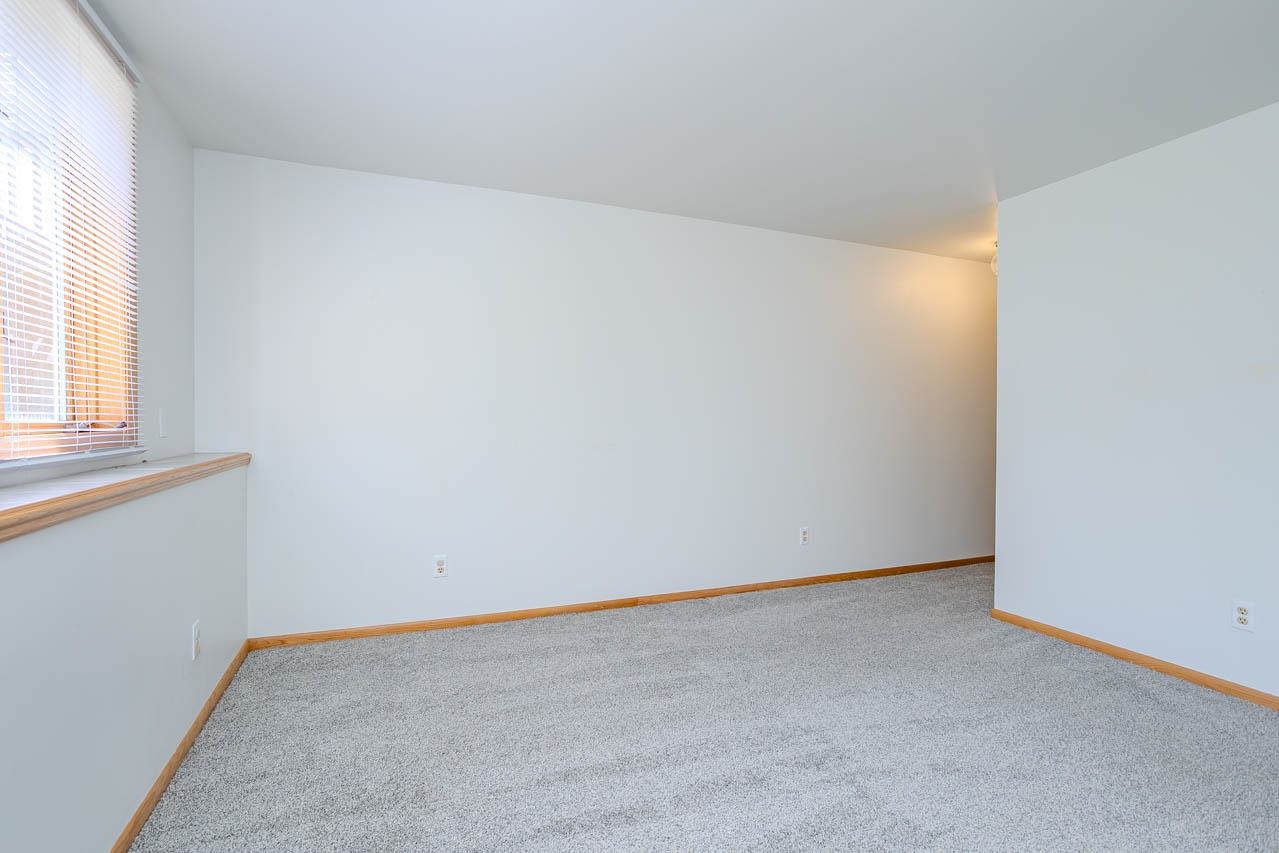 152573-152575 Iris Lane Property Photo 43
