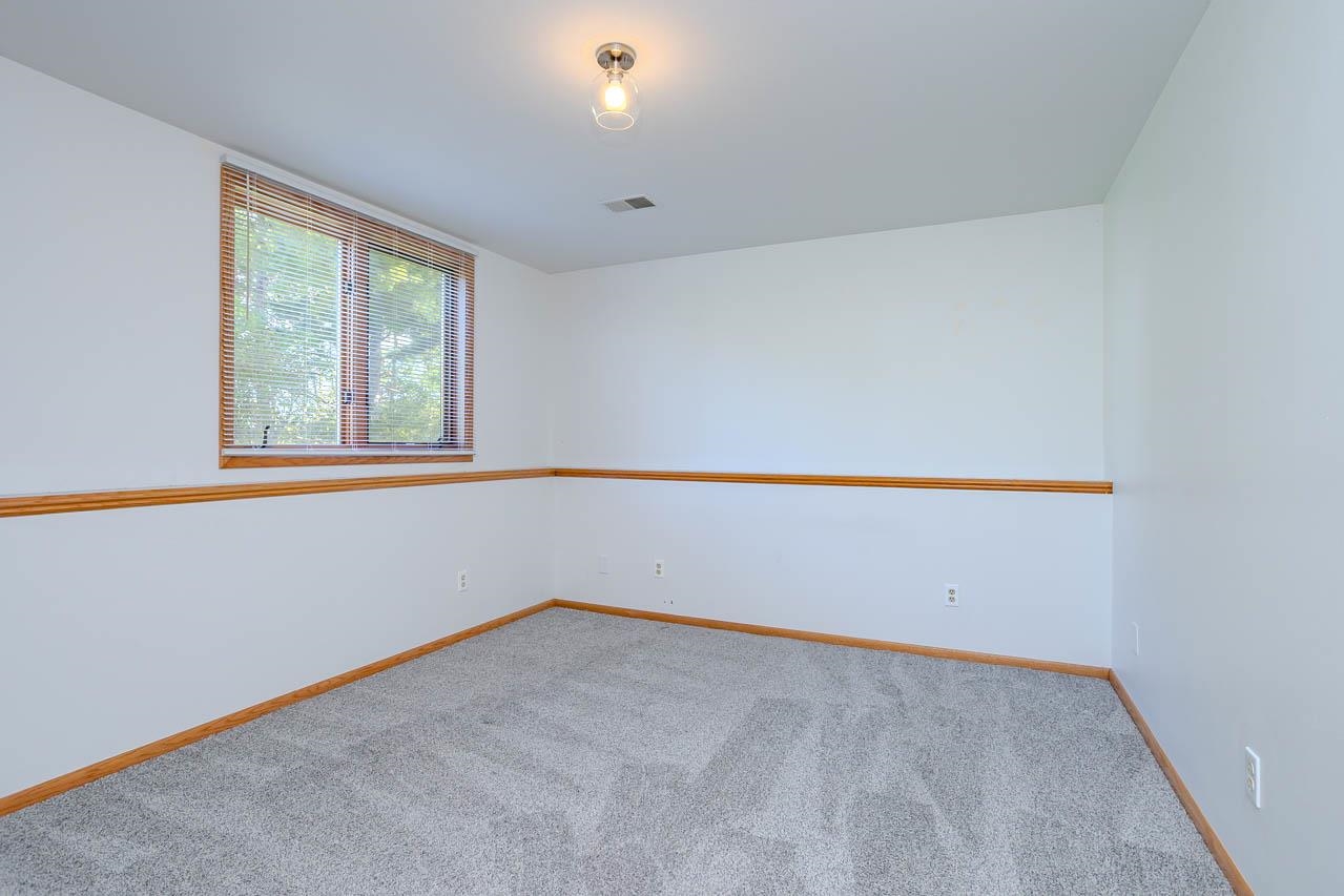 152573-152575 Iris Lane Property Photo 50