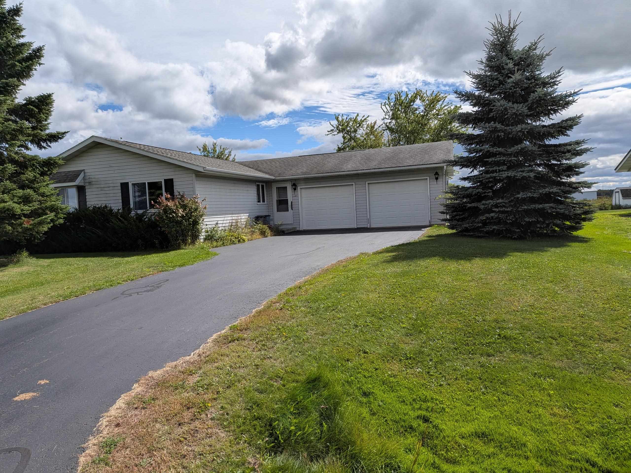 1107 E Apple Street Property Photo 1