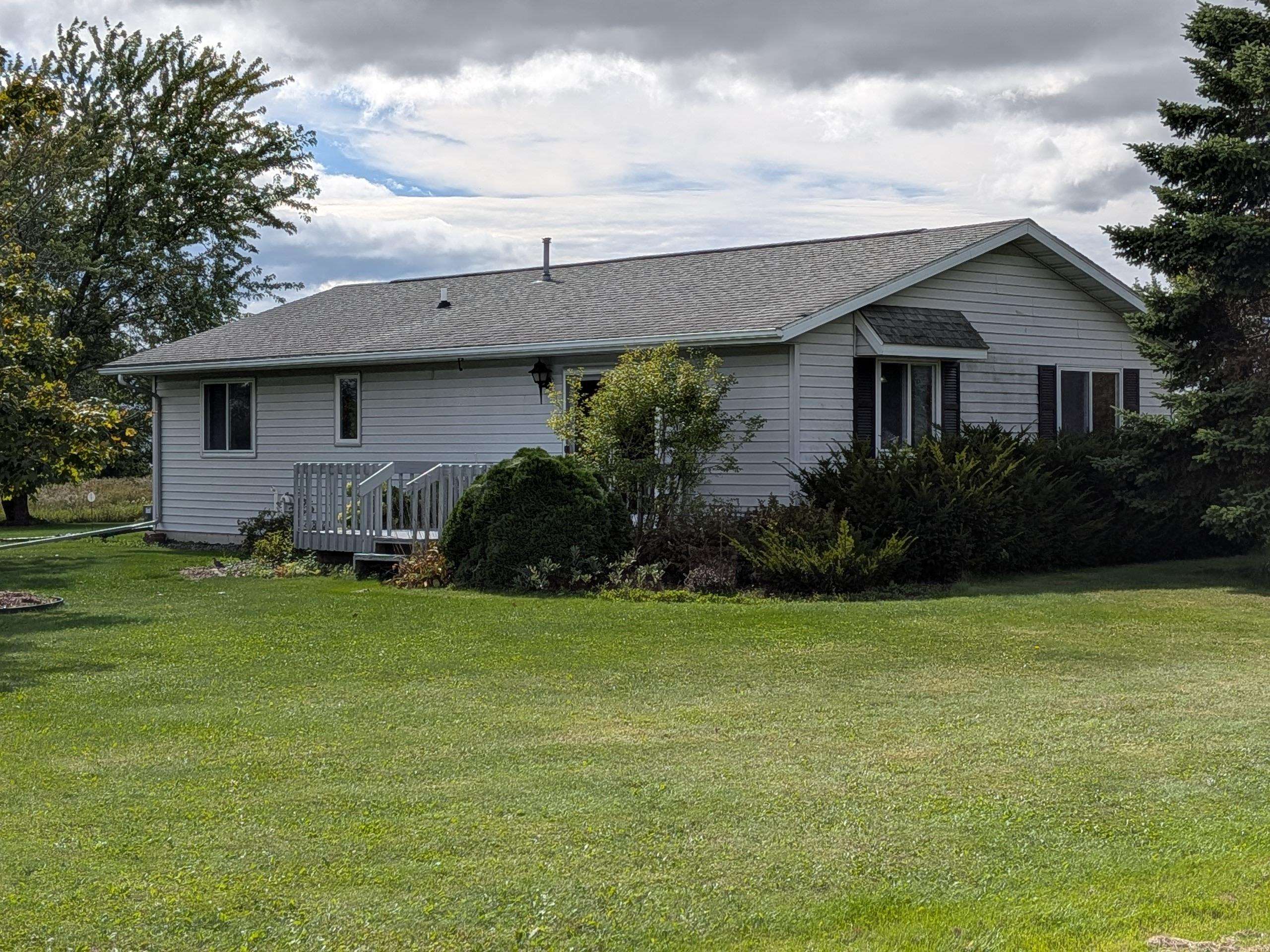 1107 E Apple Street Property Photo 2