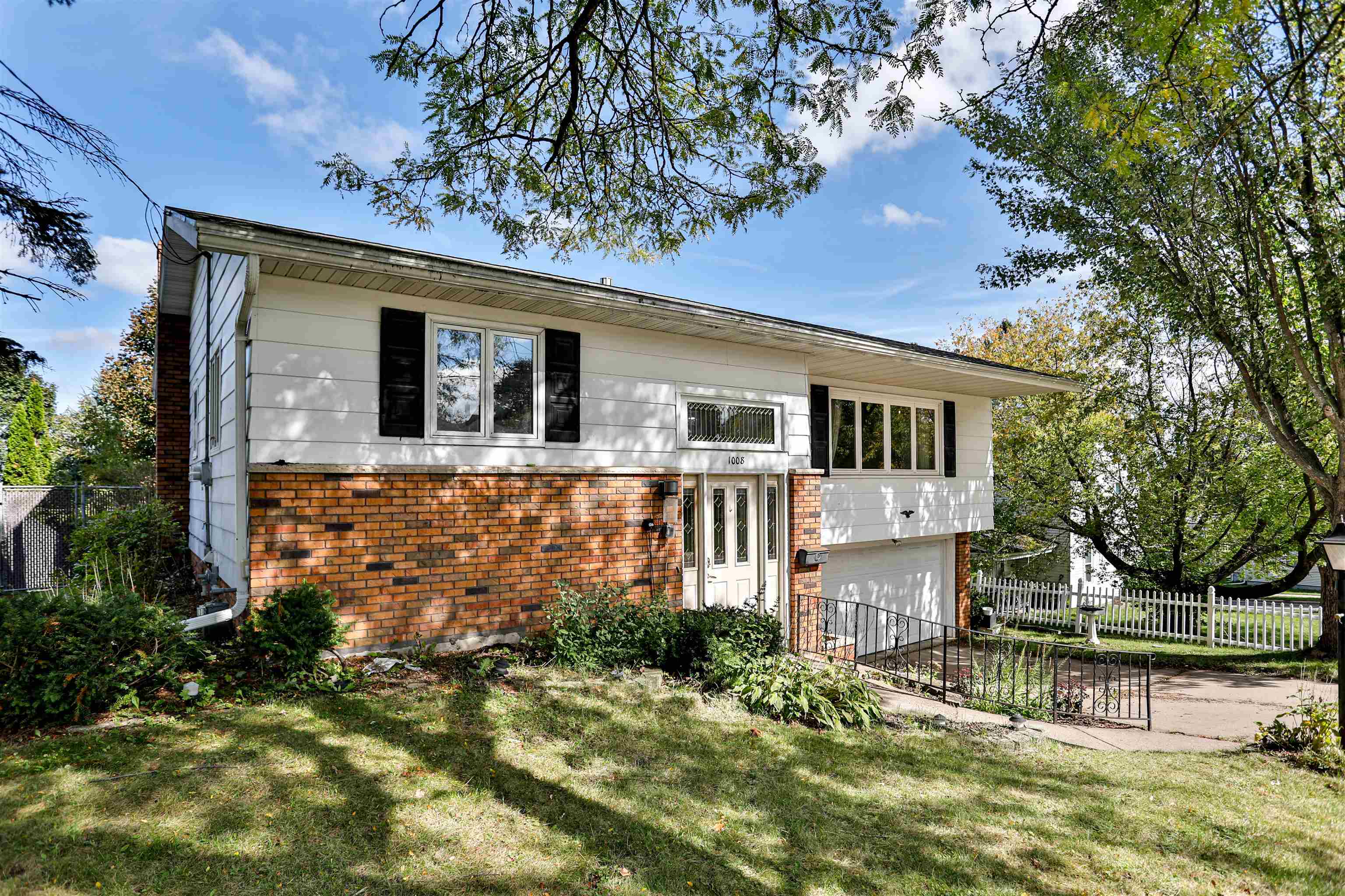 1008 Elm Street Property Photo 2