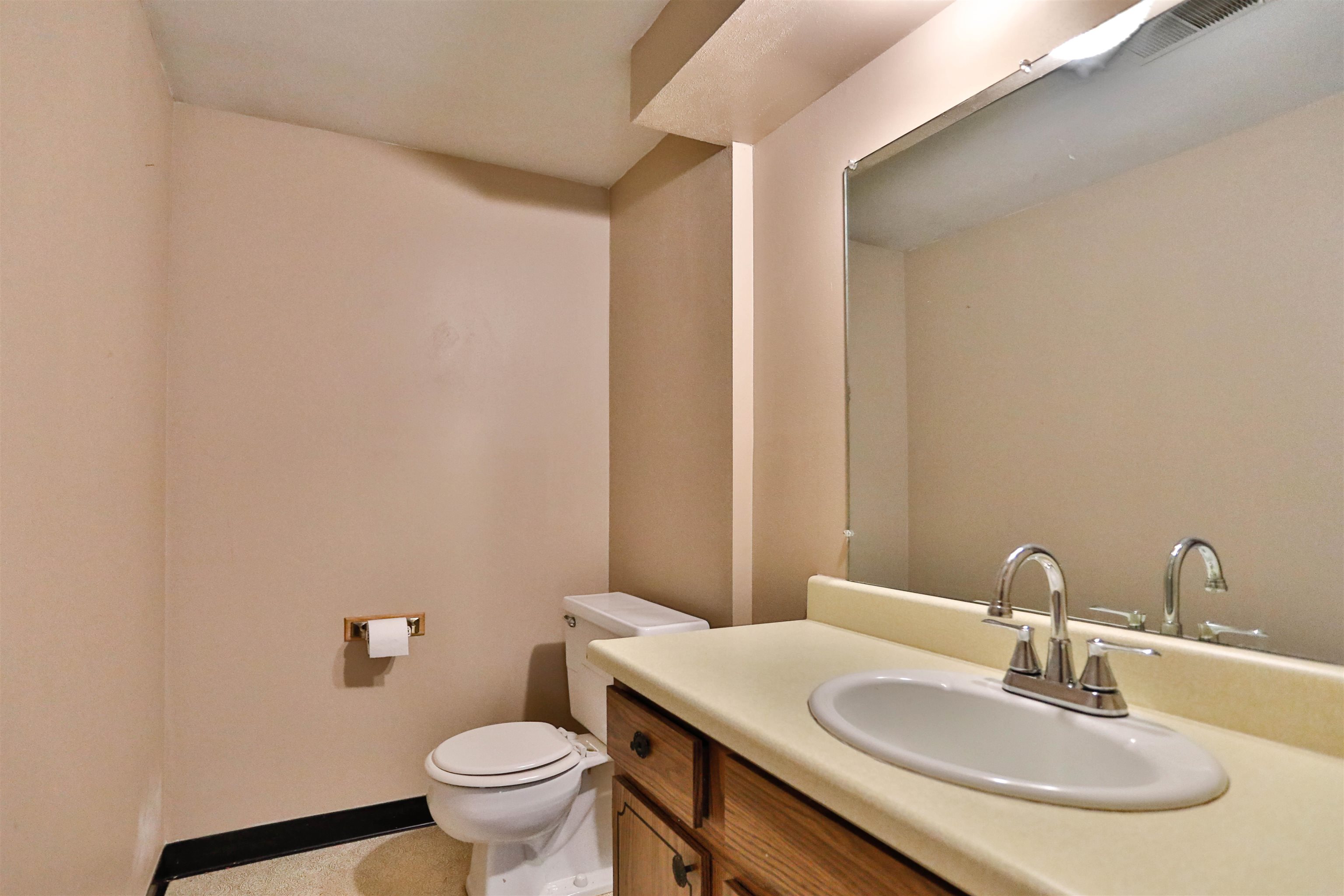 1008 Elm Street Property Photo 28