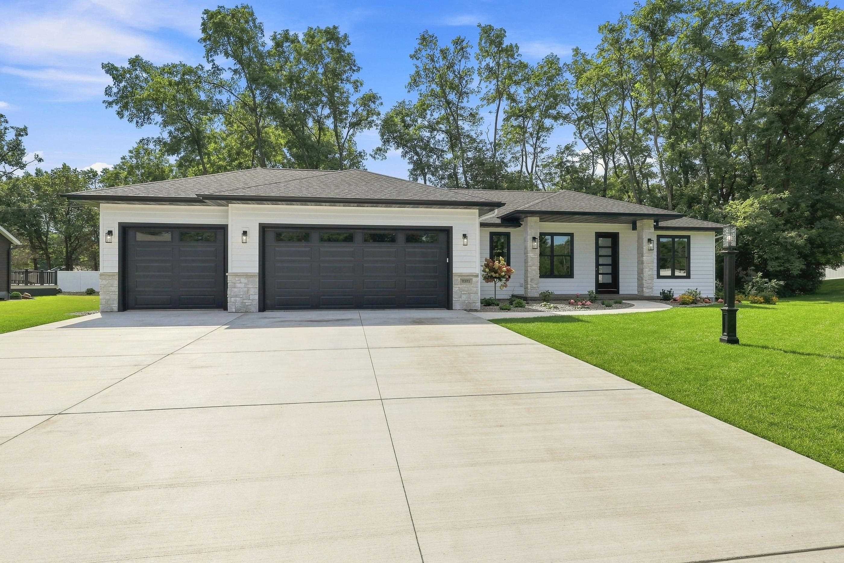 2321 Brooke Lane Property Photo 2