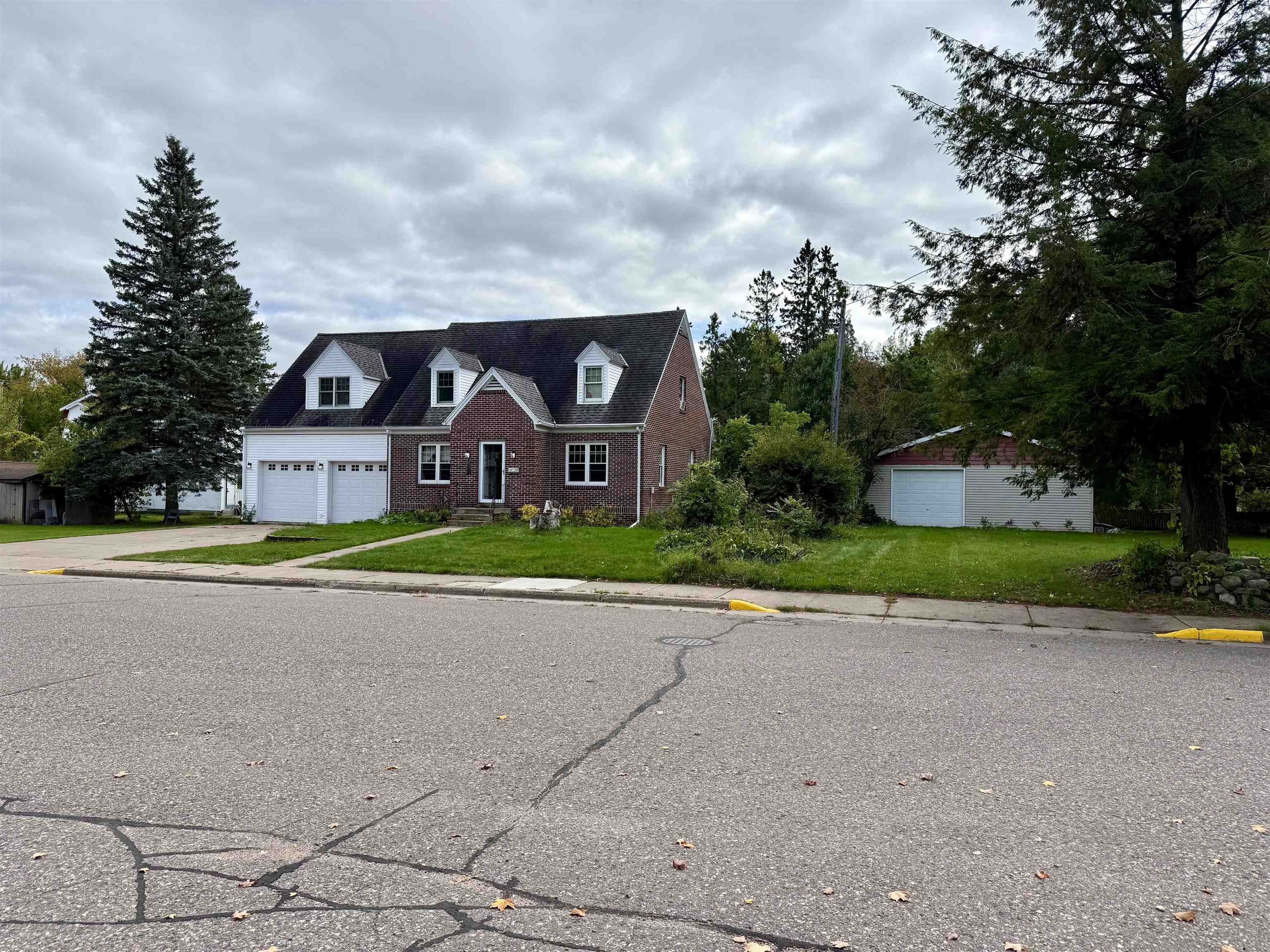 141 Forest Avenue Property Photo 1