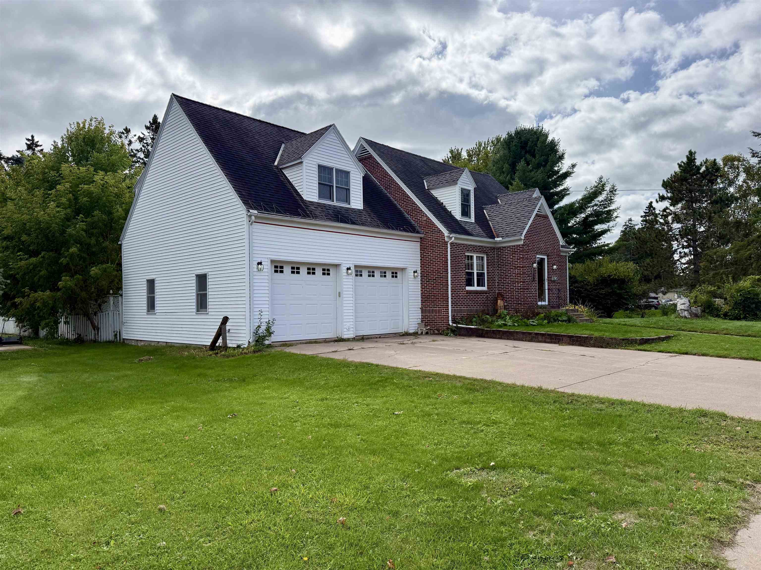 141 Forest Avenue Property Photo 3