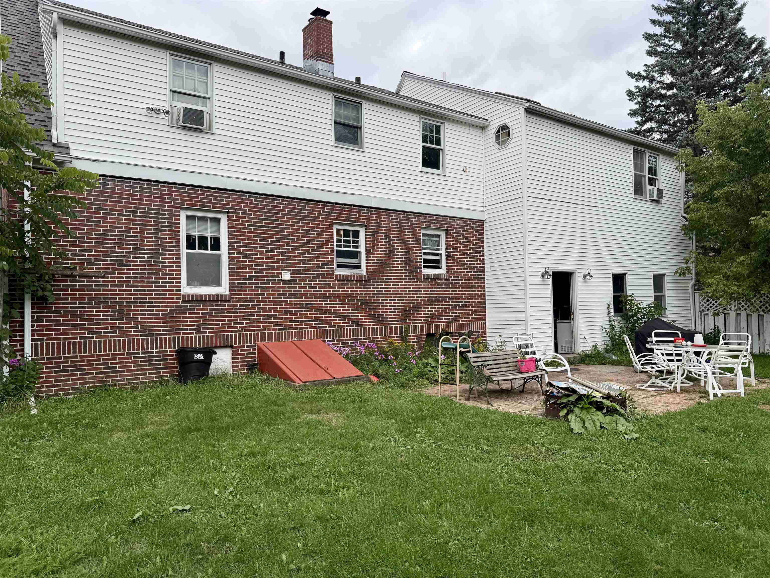 141 Forest Avenue Property Photo 6
