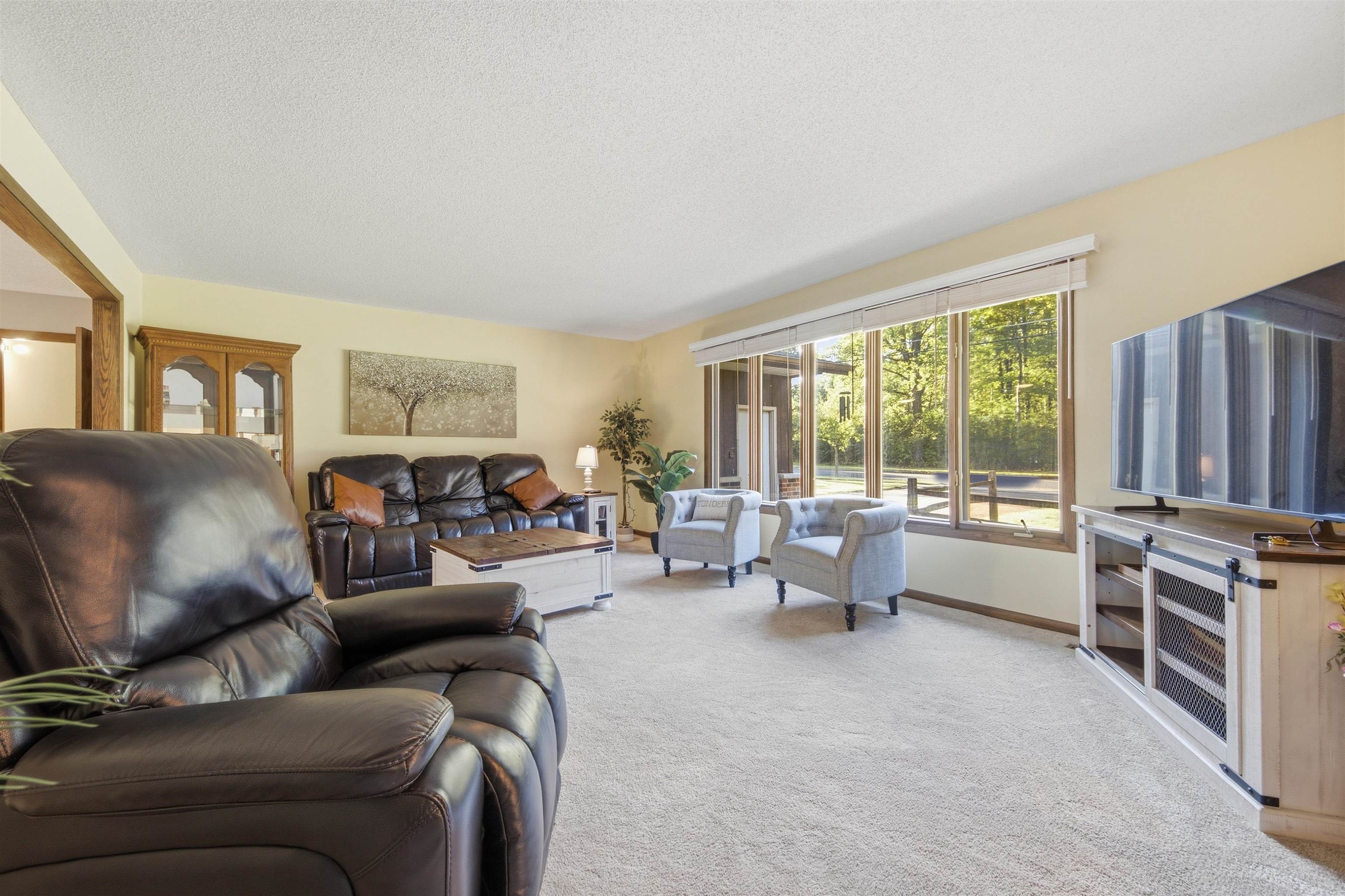 2001 E Blodgett Street Property Photo 6