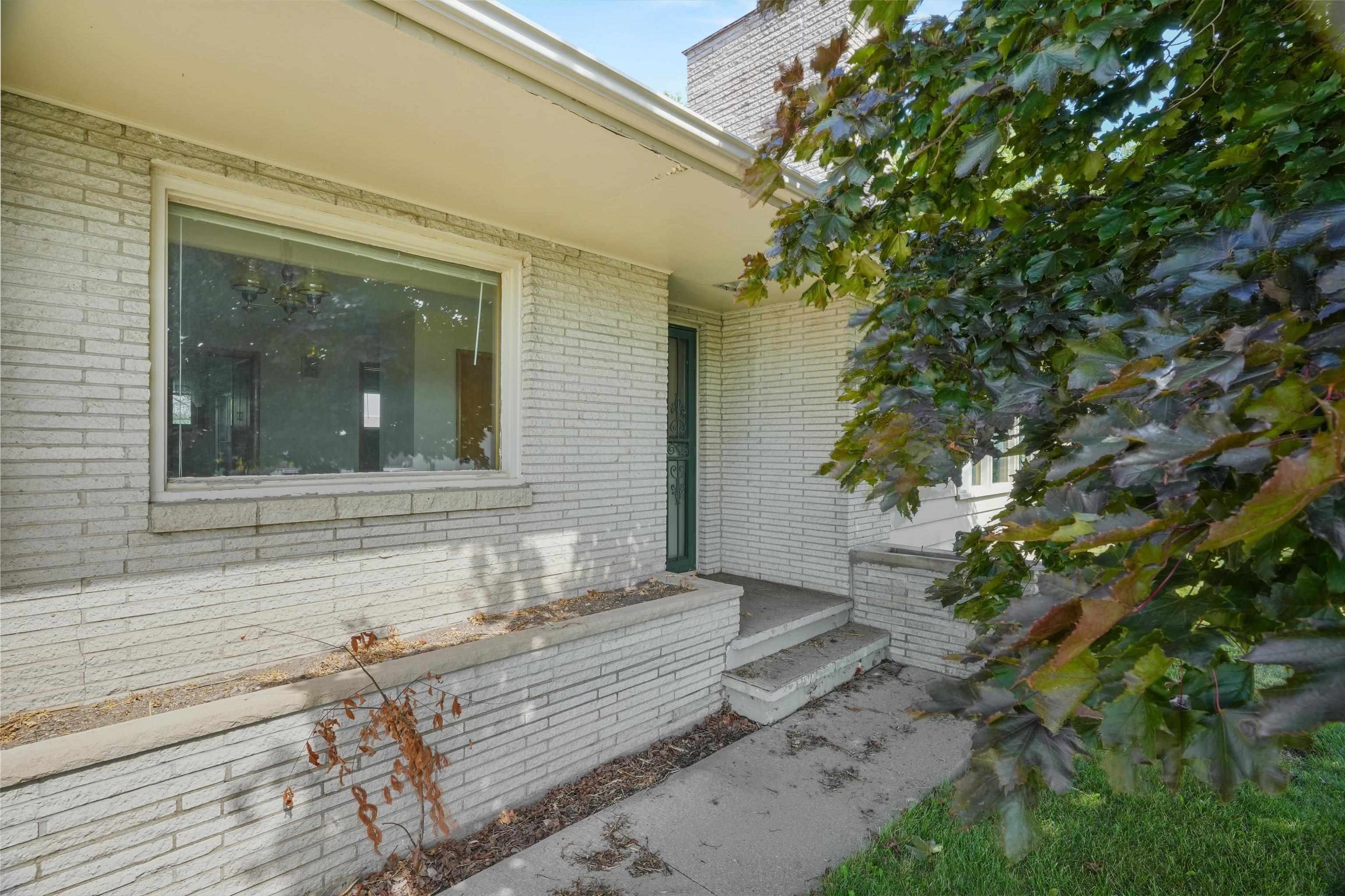 721 W Upham Street Property Photo 2