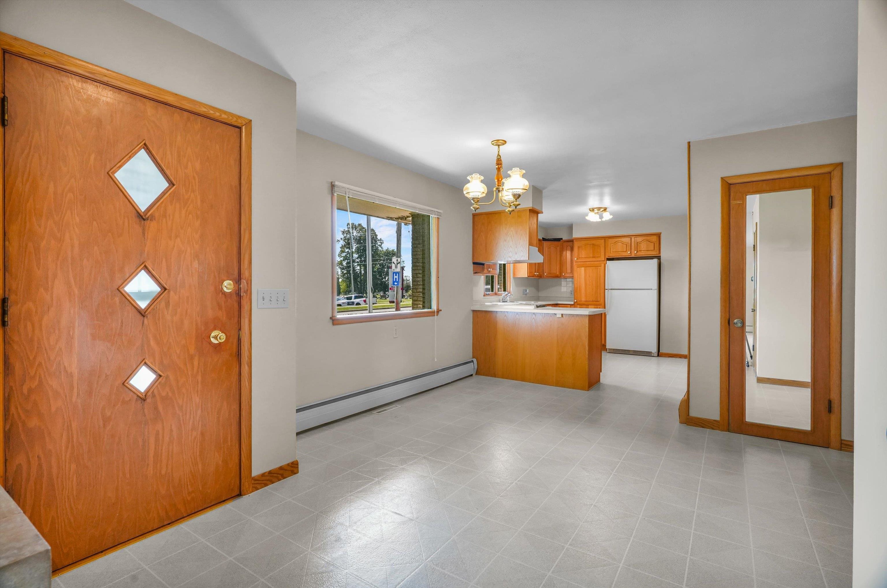 721 W Upham Street Property Photo 3