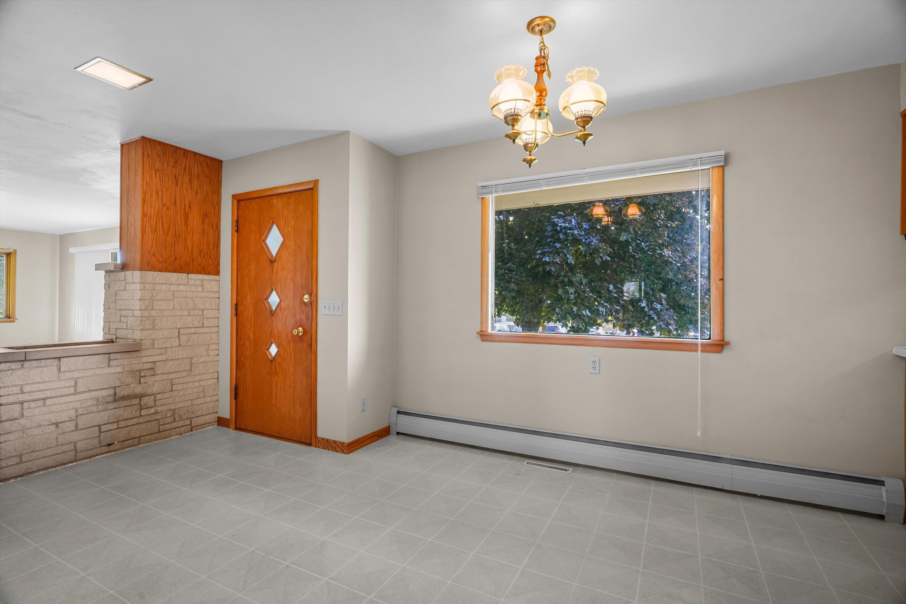 721 W Upham Street Property Photo 4