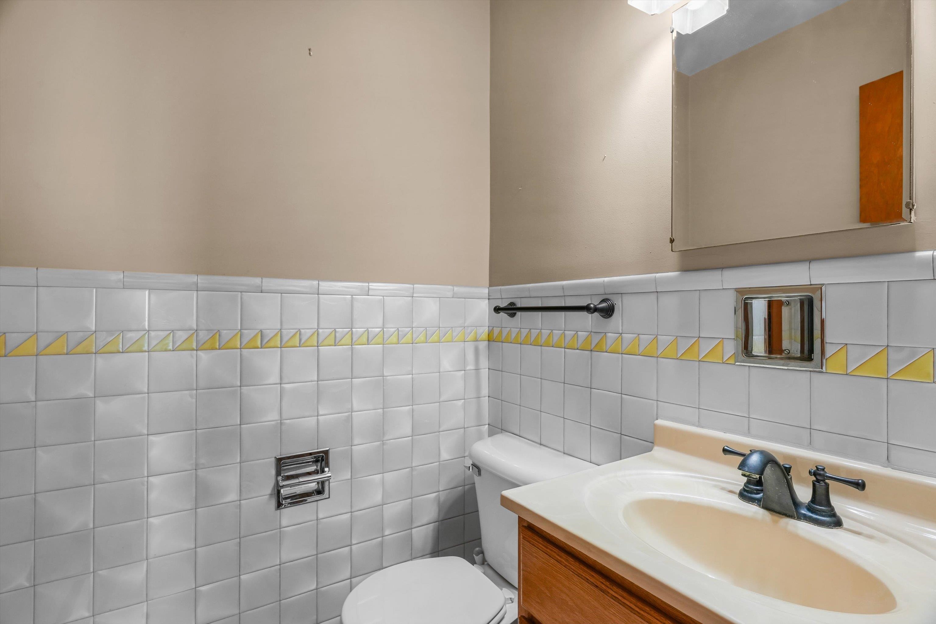 721 W Upham Street Property Photo 18