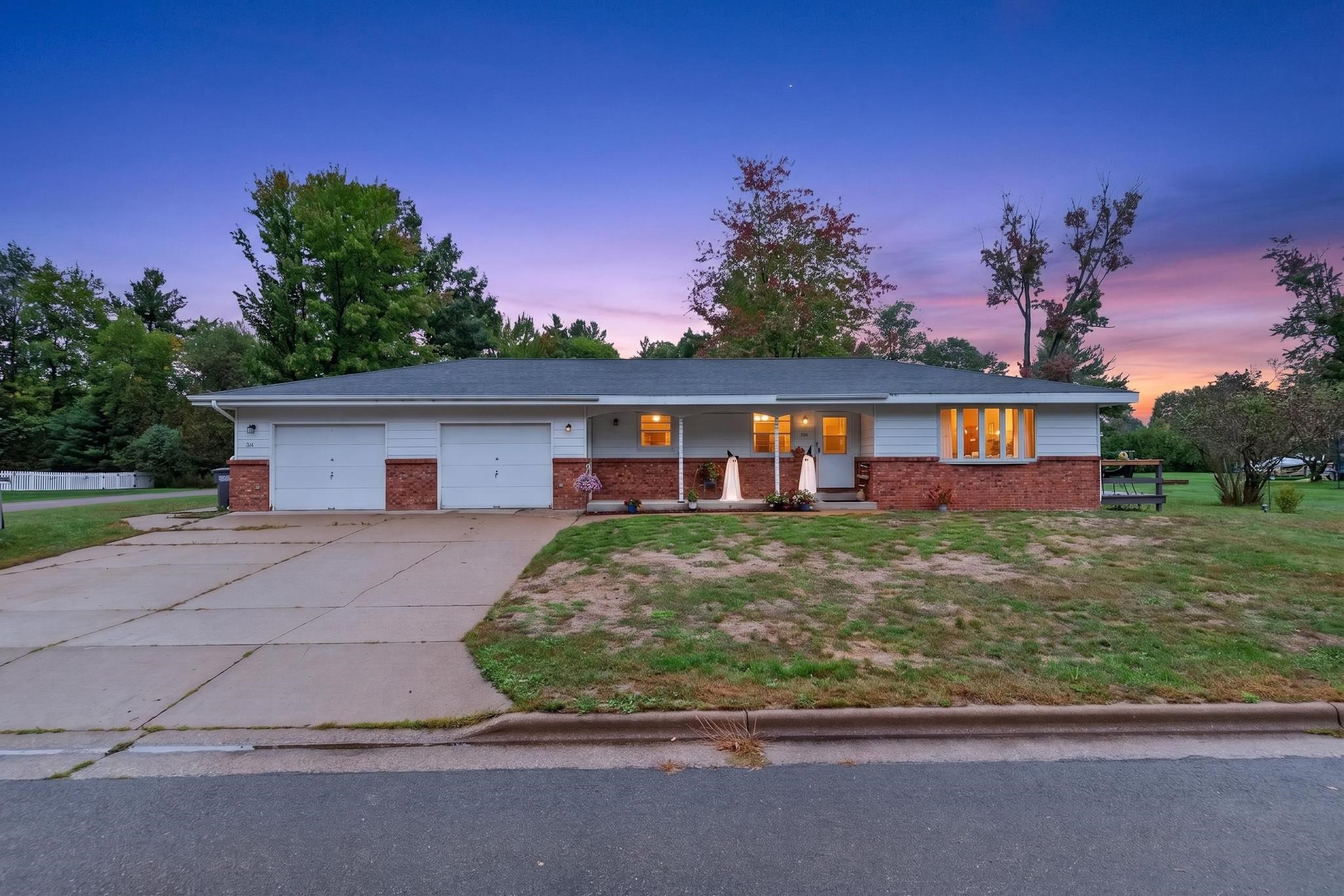 2711 Norton Street Property Photo 1