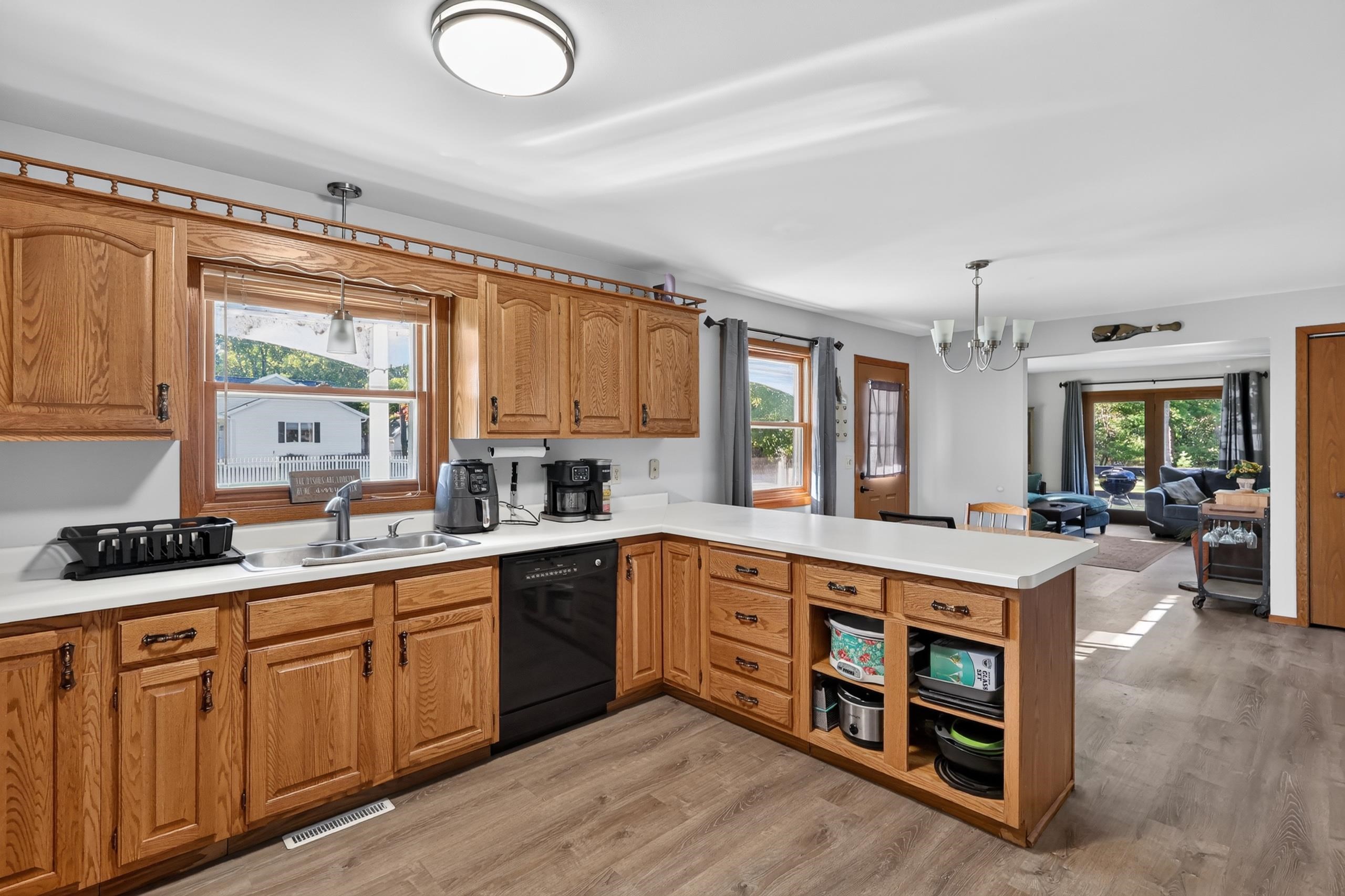 2711 Norton Street Property Photo 4