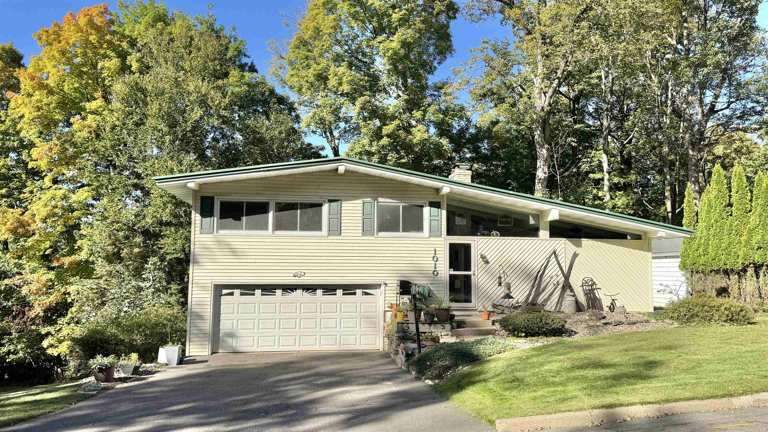 1010 Bird Street Property Photo 1