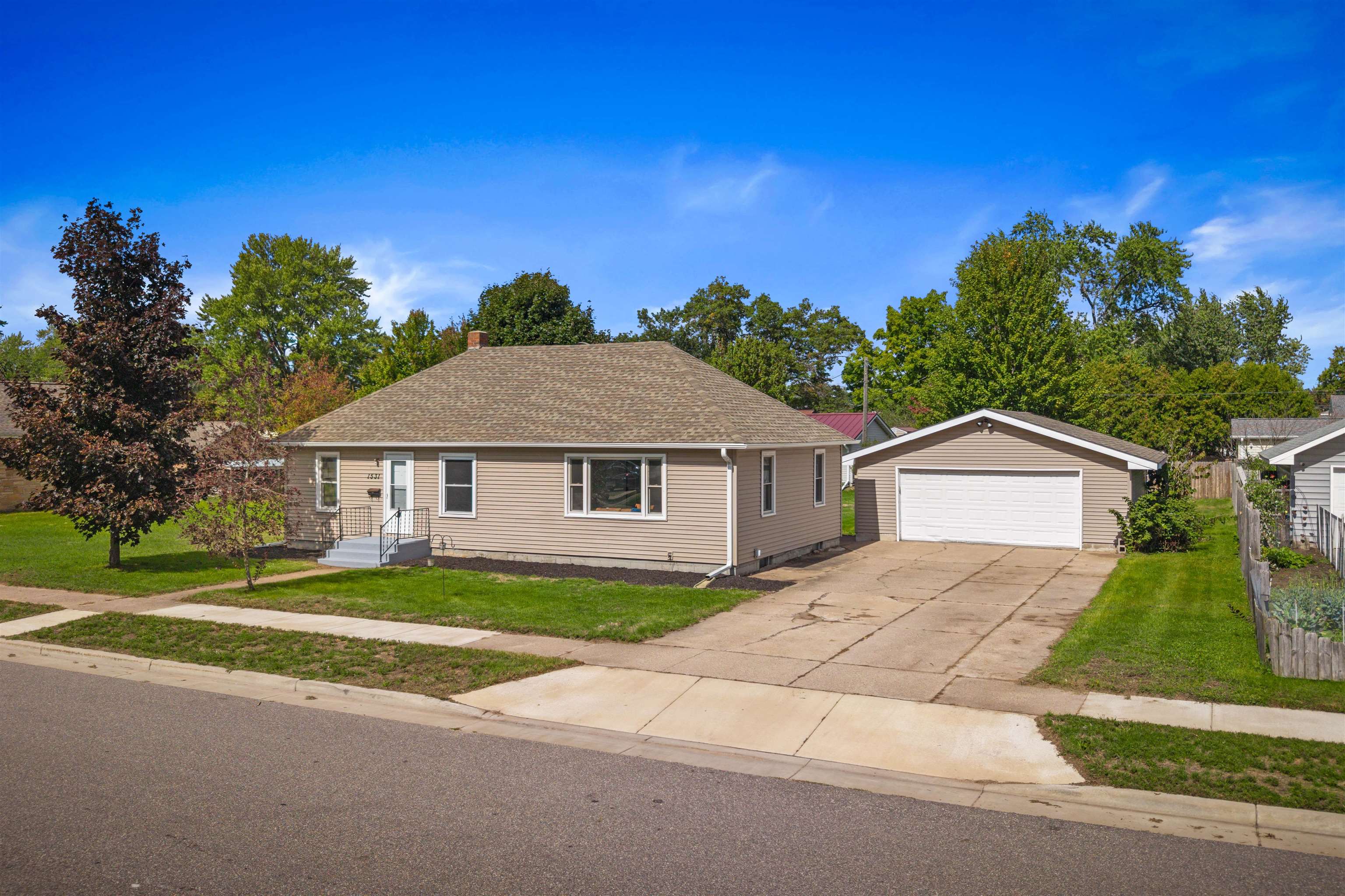 1531 Oak Street Property Photo 1