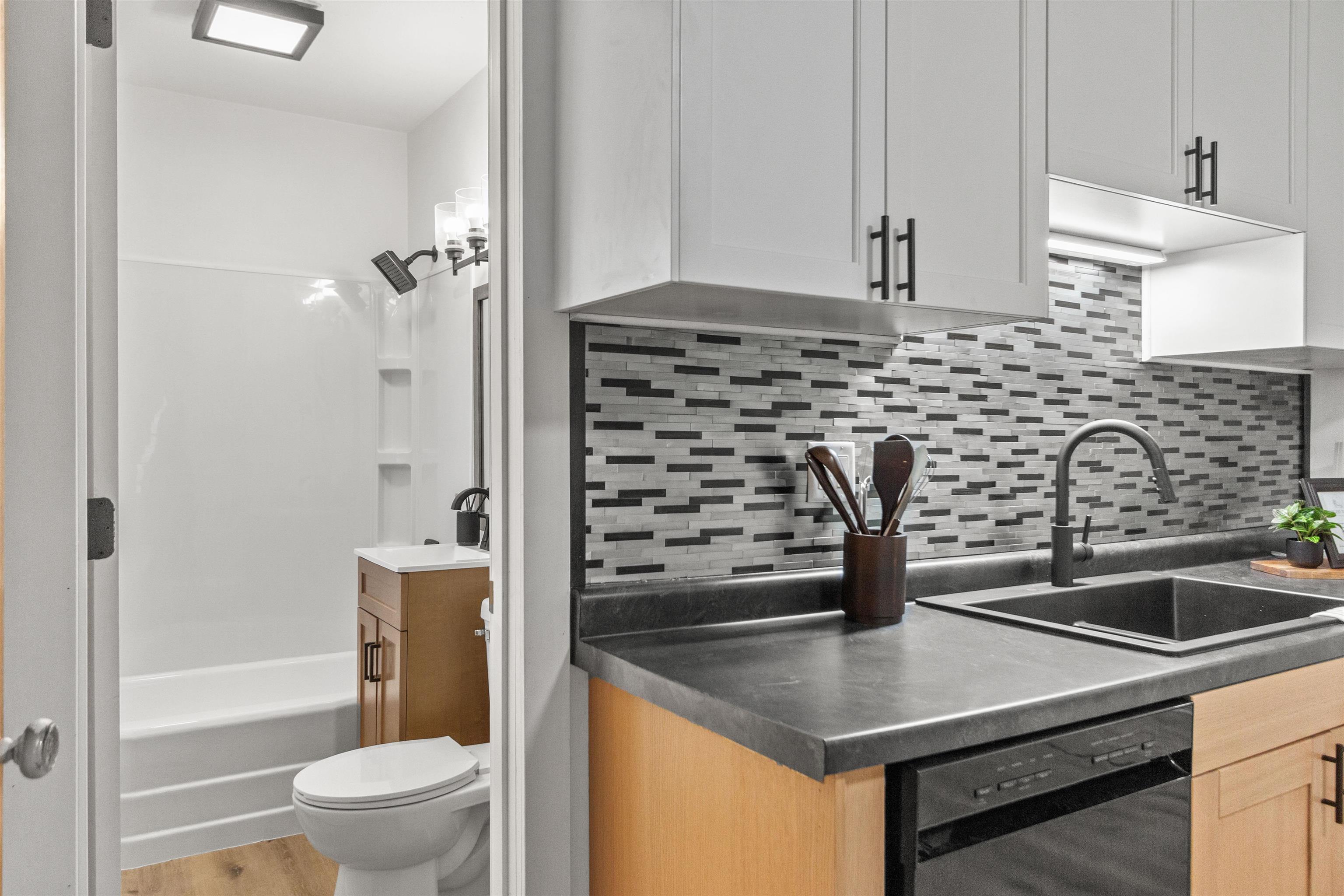 1531 Oak Street Property Photo 4