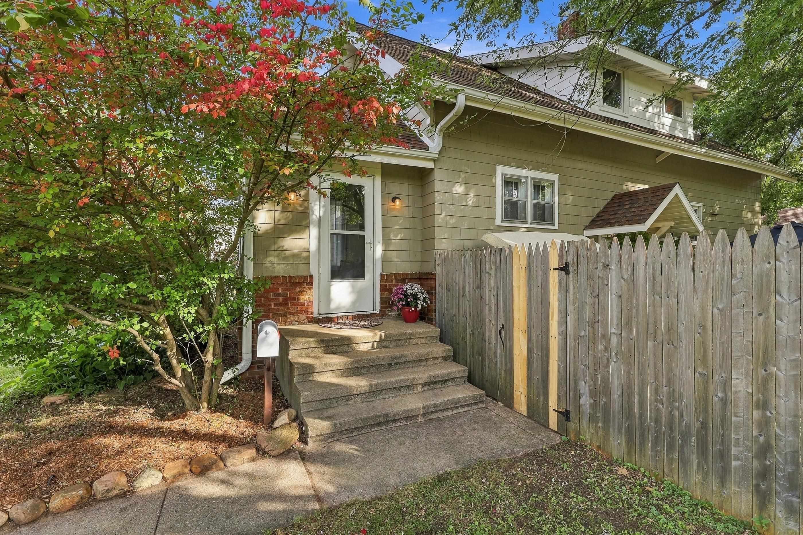 2045 Center Street Property Photo 7
