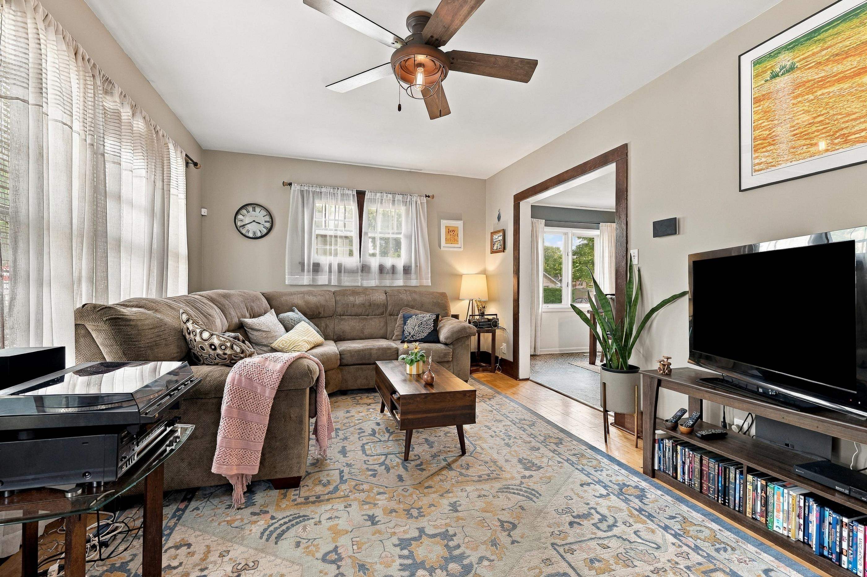 2045 Center Street Property Photo 10