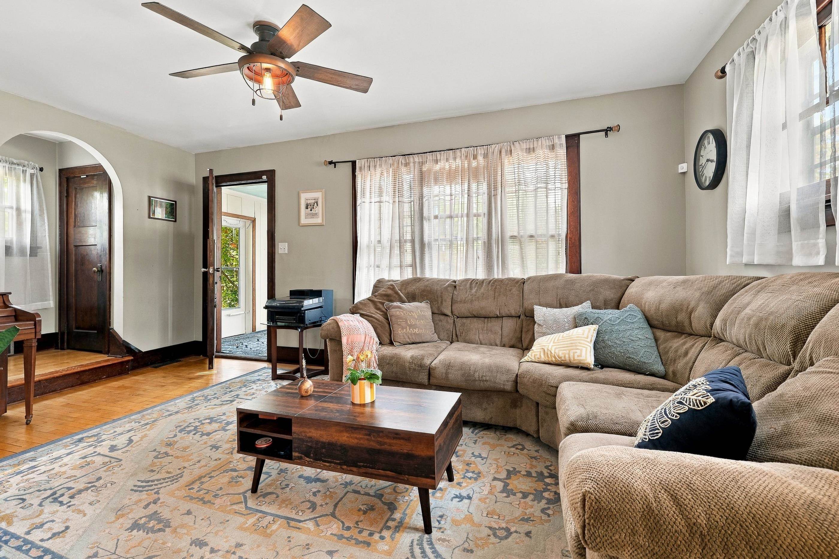 2045 Center Street Property Photo 12