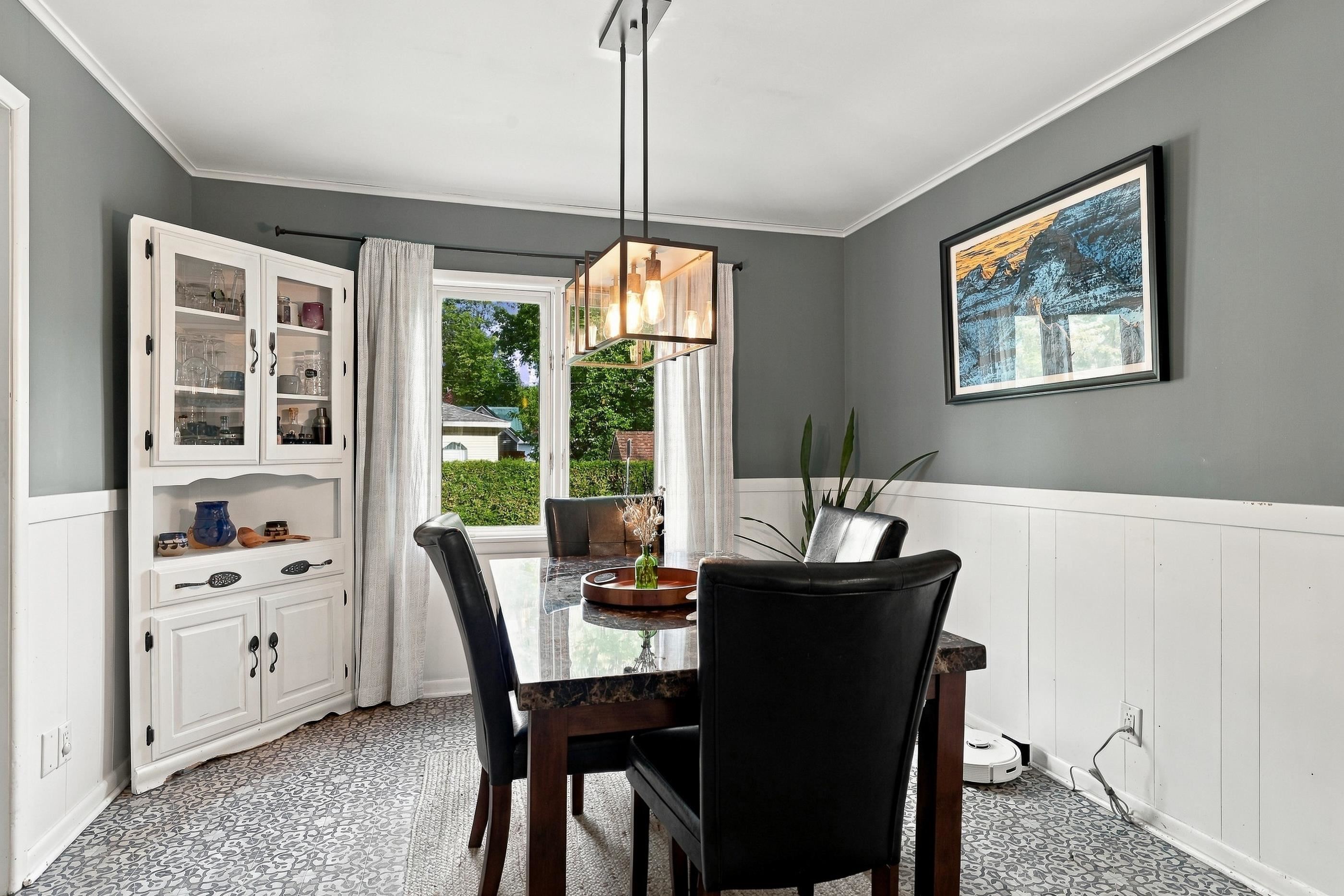 2045 Center Street Property Photo 15