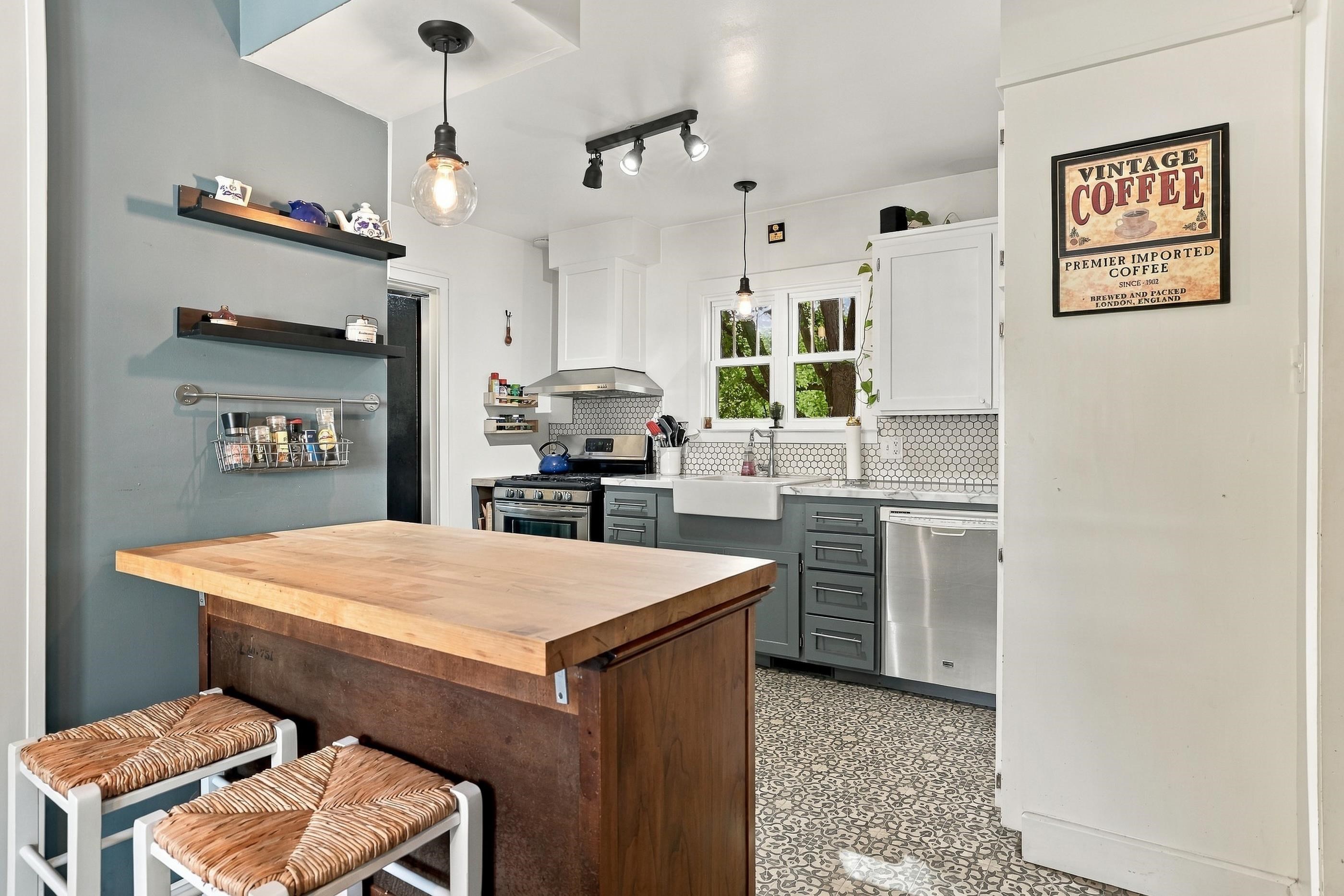 2045 Center Street Property Photo 17