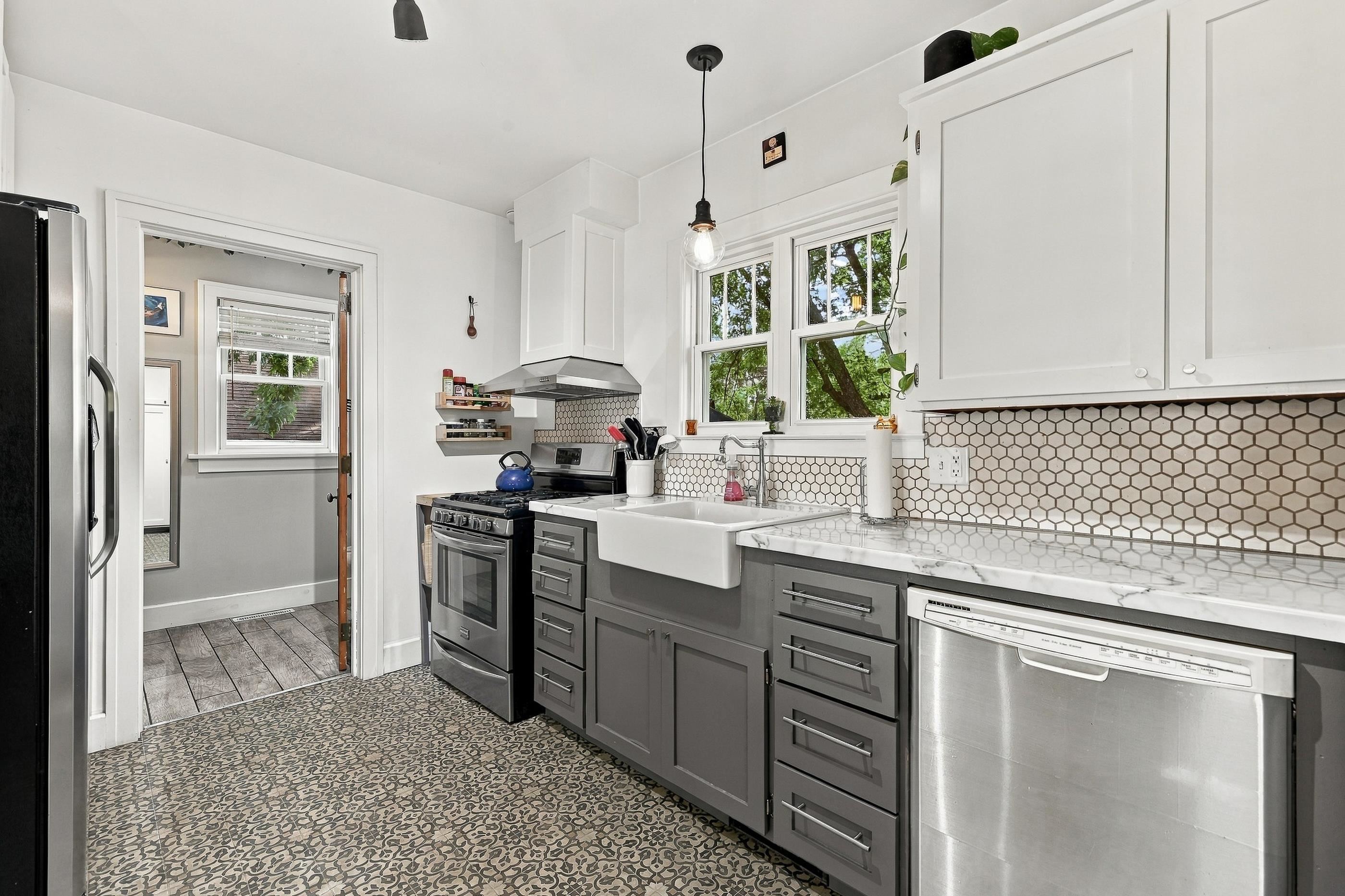 2045 Center Street Property Photo 18