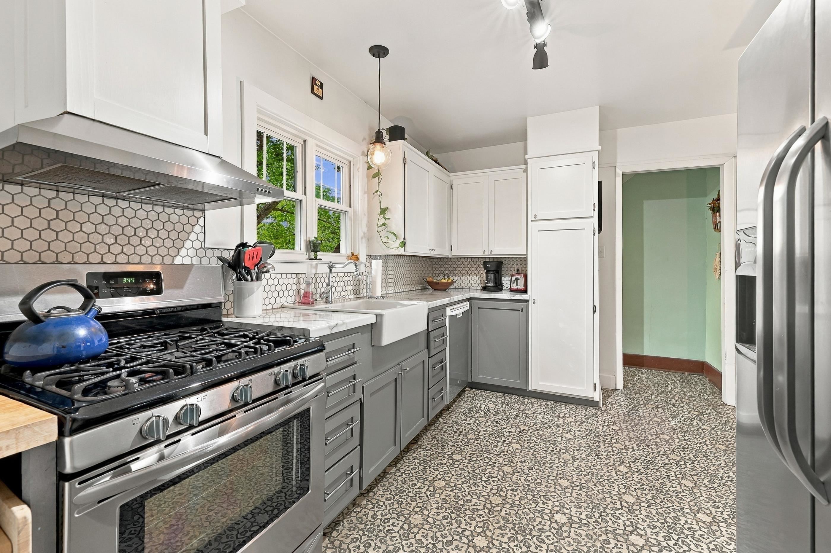 2045 Center Street Property Photo 19