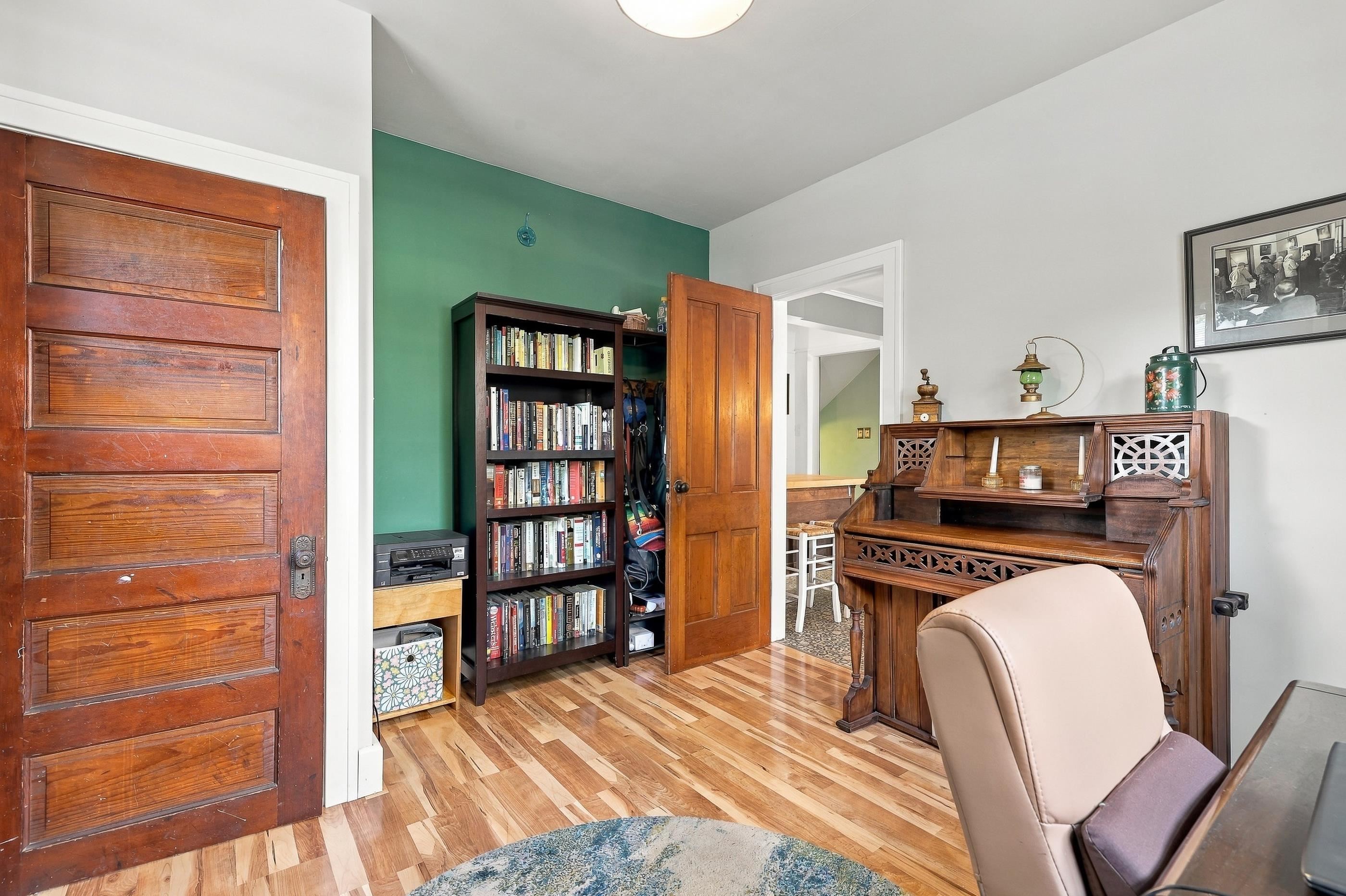 2045 Center Street Property Photo 24
