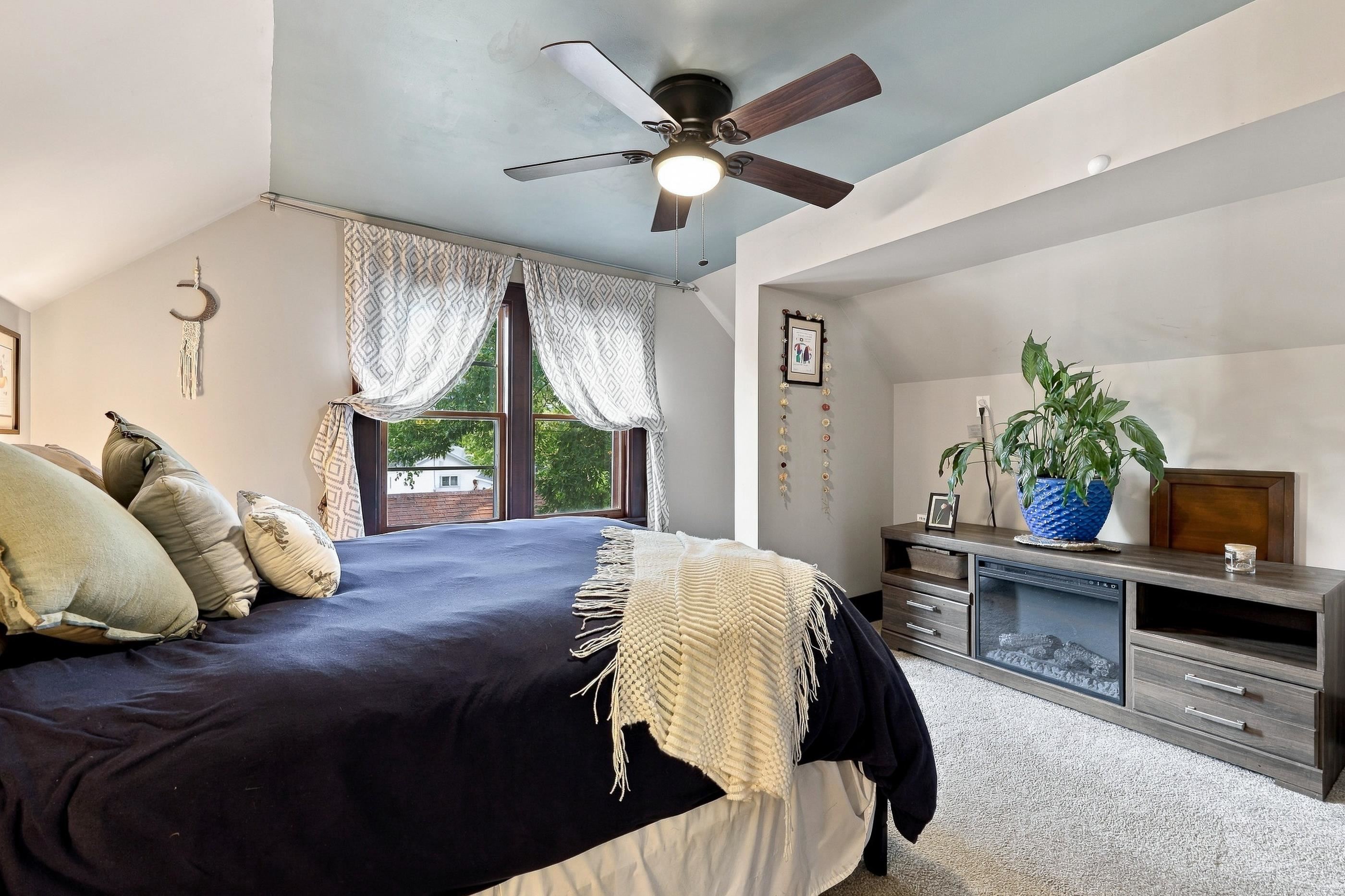 2045 Center Street Property Photo 31
