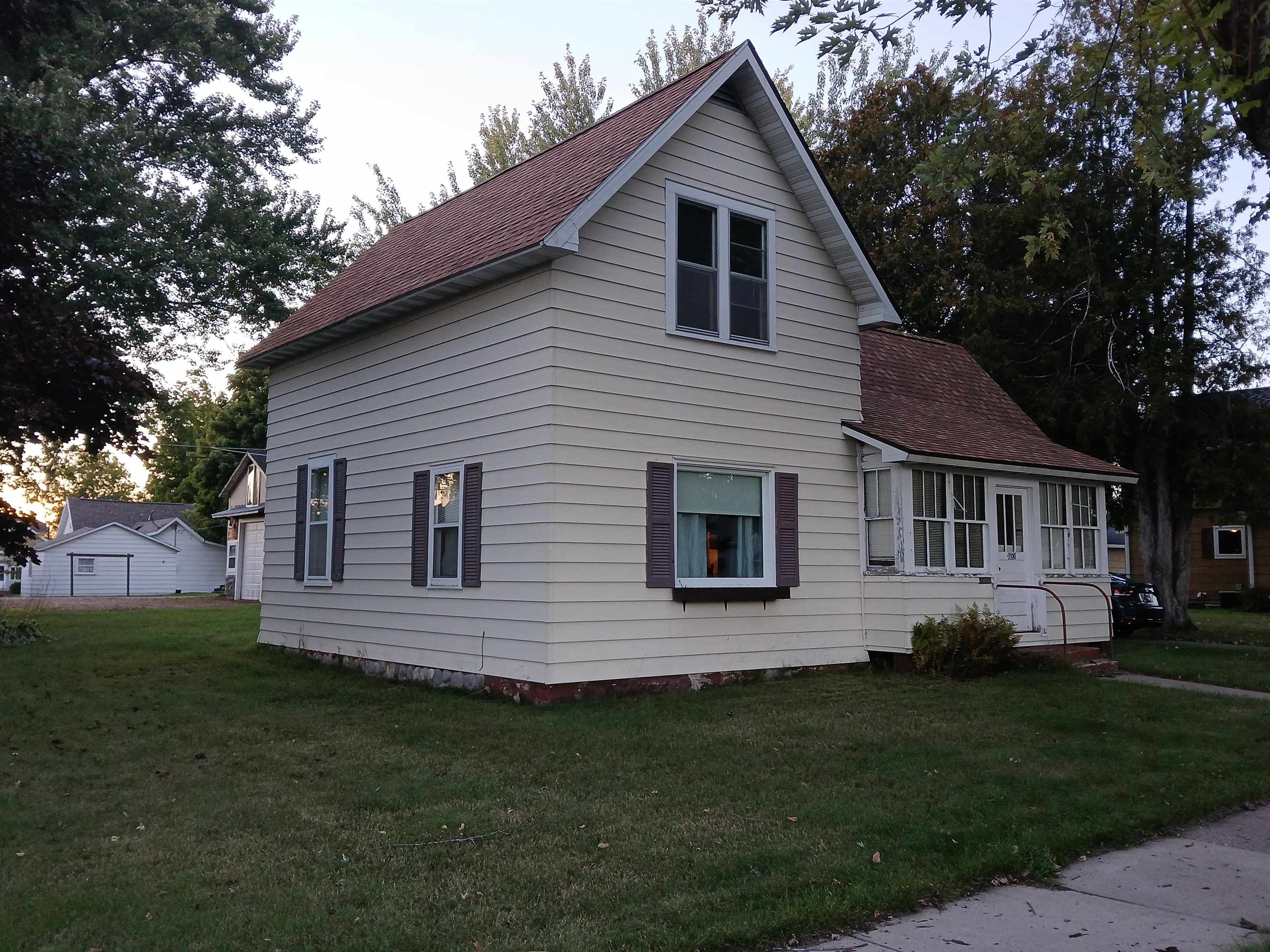 706 Chippewa Street Property Photo 4