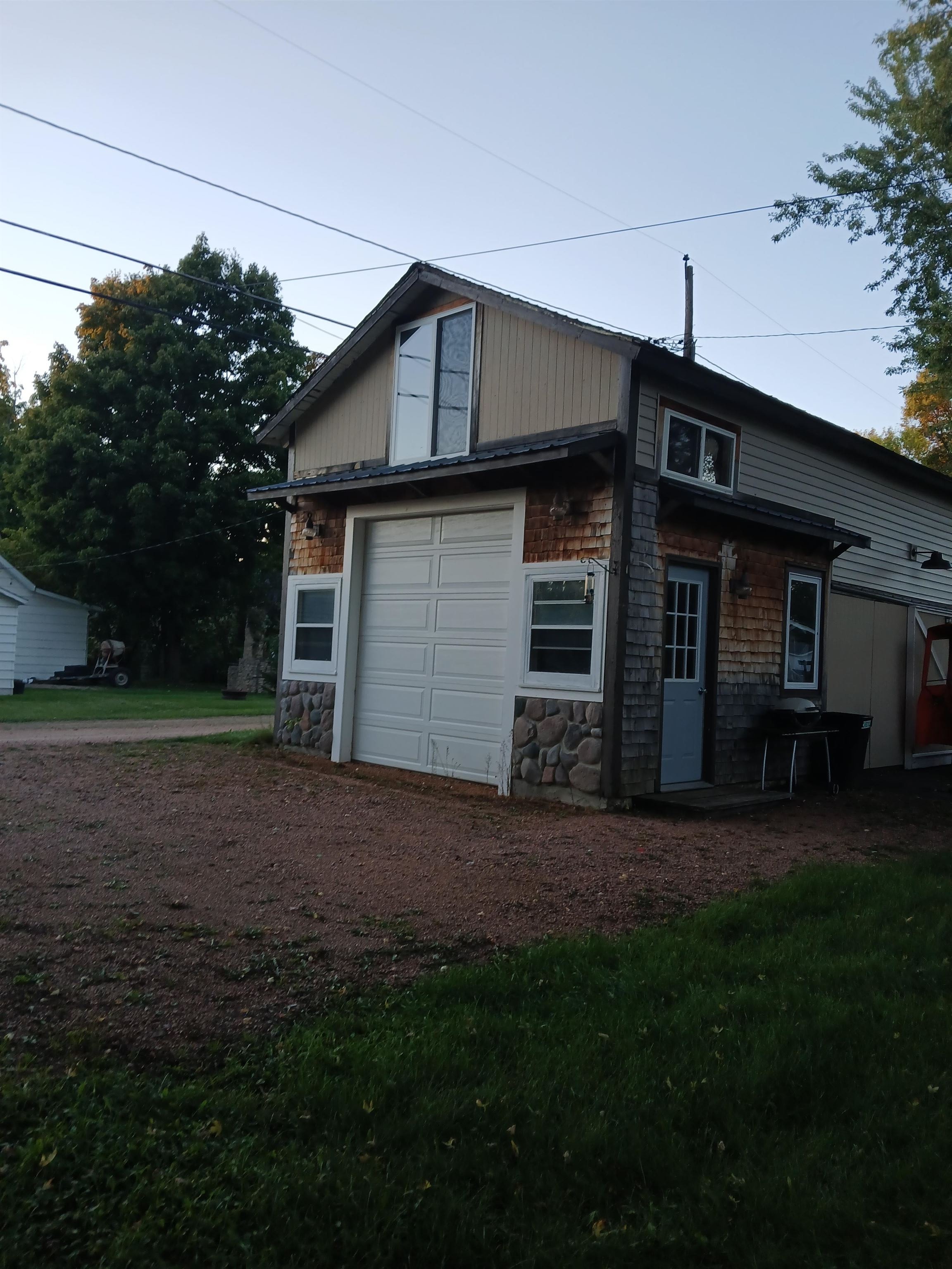 706 Chippewa Street Property Photo 5