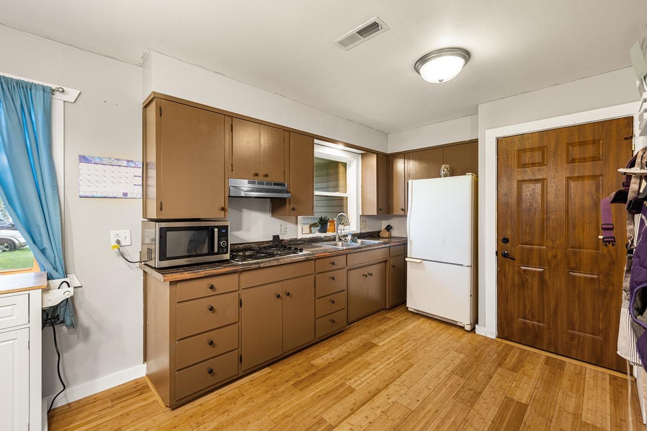 152156 Robin Lane Property Photo 8