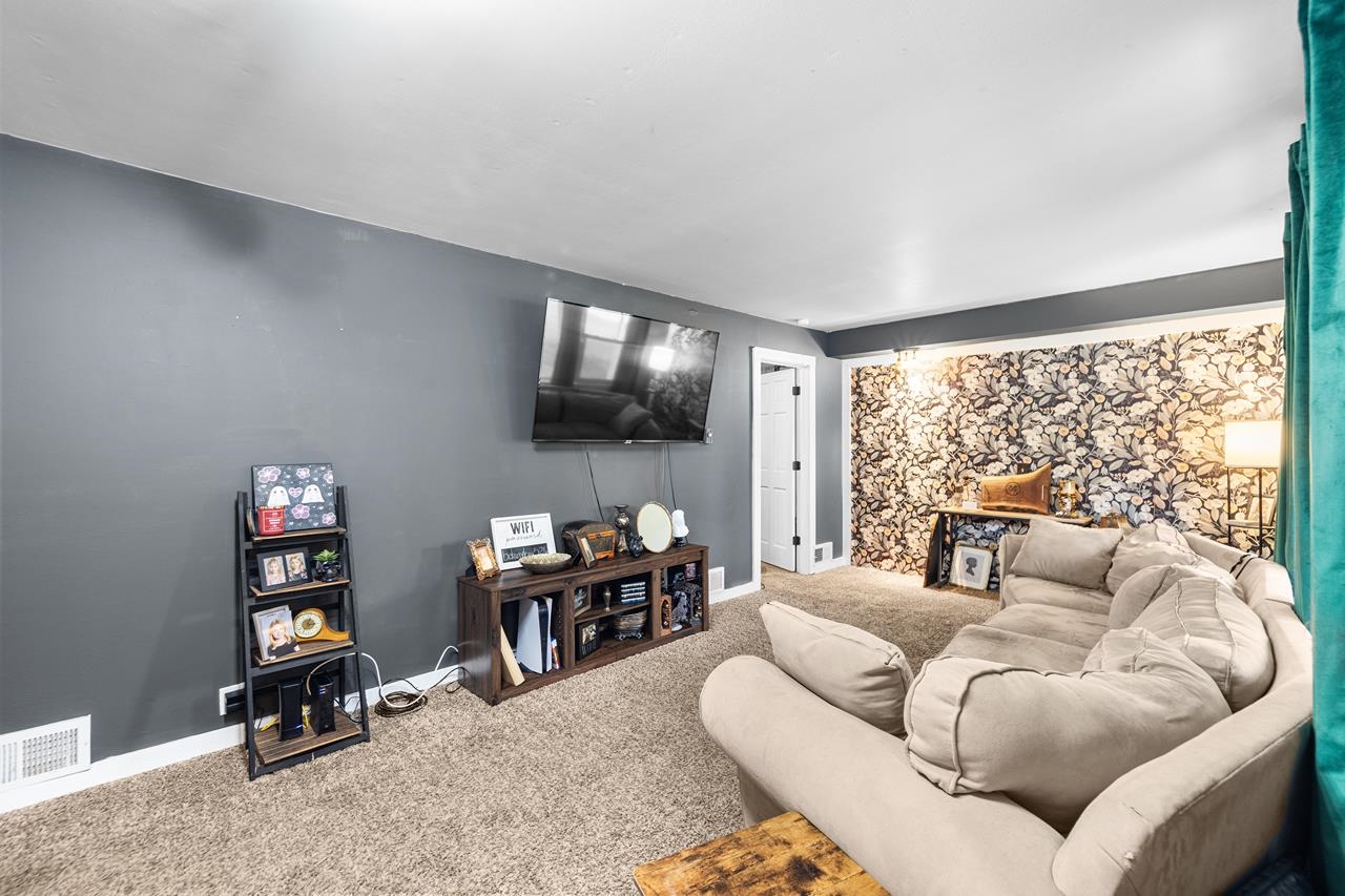 152156 Robin Lane Property Photo 12