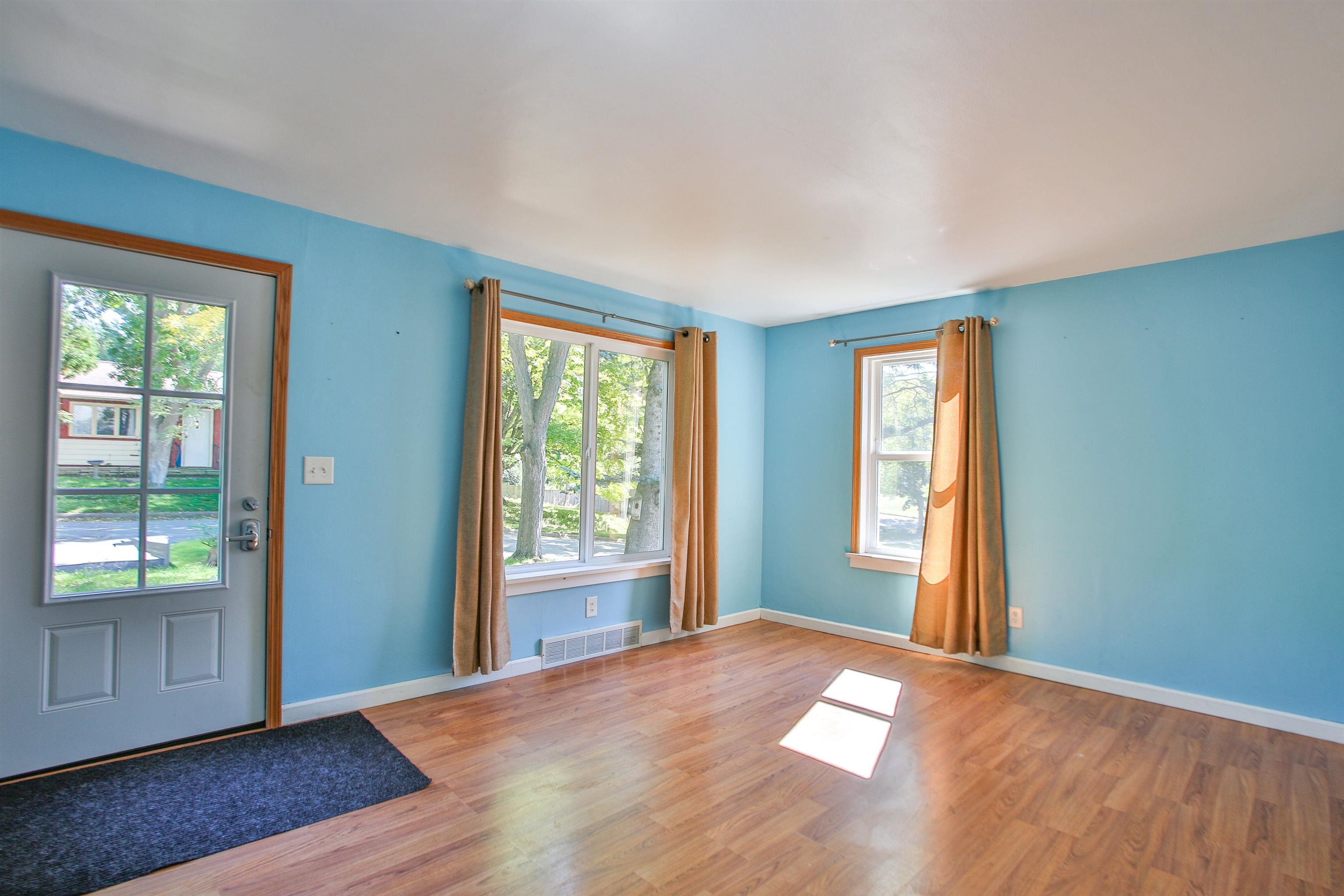 2716 N 8th Street Property Photo 4