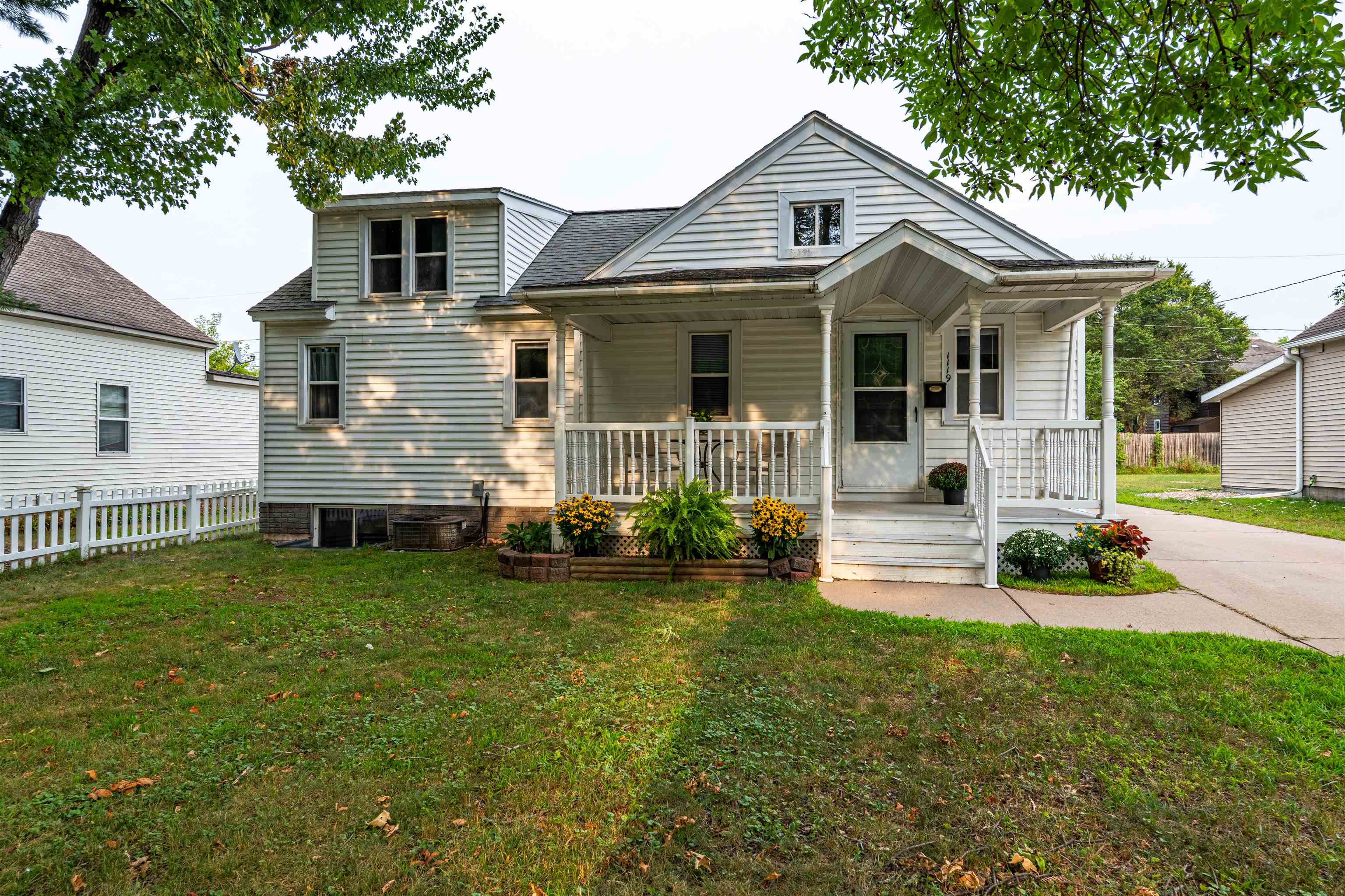 1119 S 13th Avenue Property Photo 1