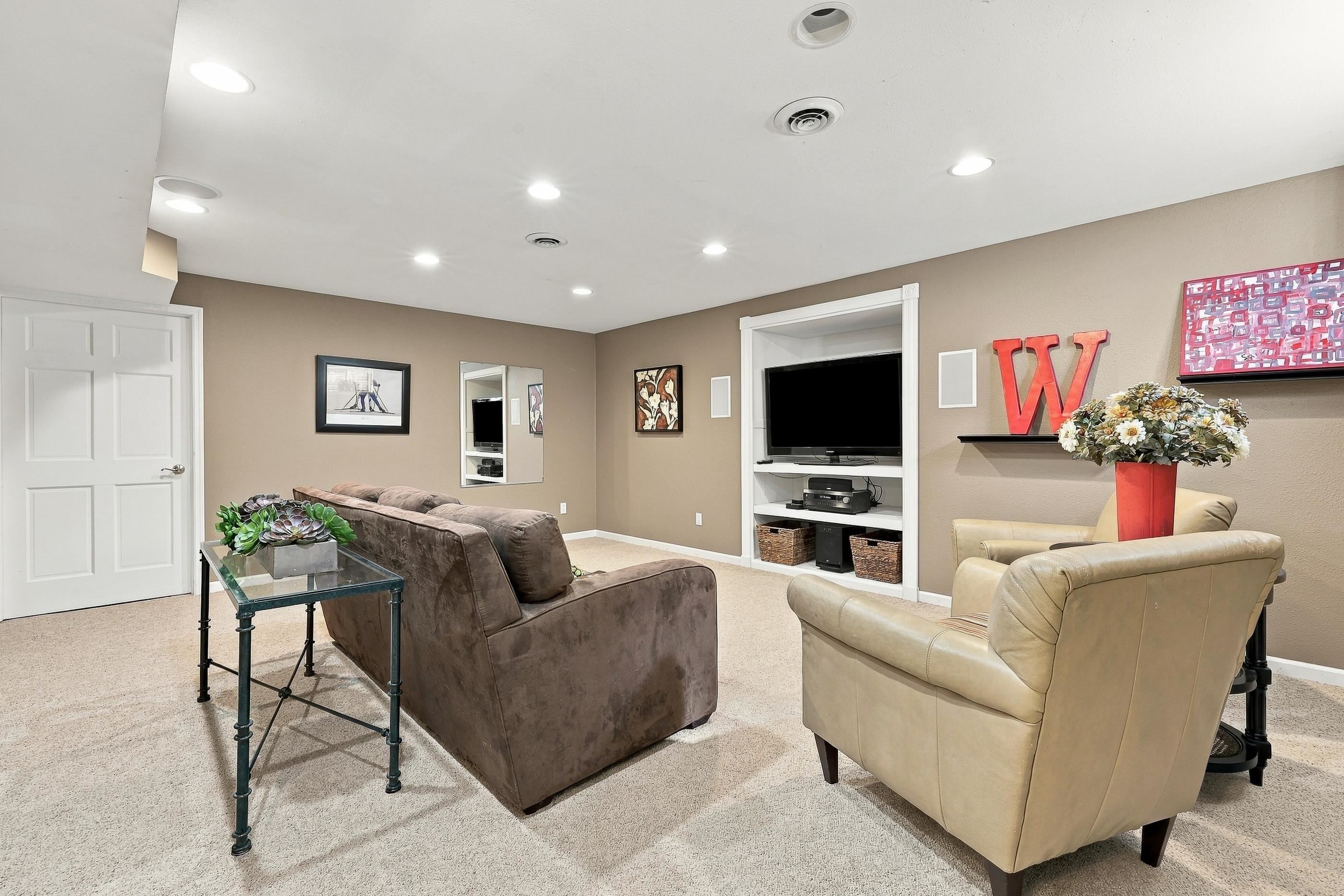 2400 Shadowview Circle Property Photo 44