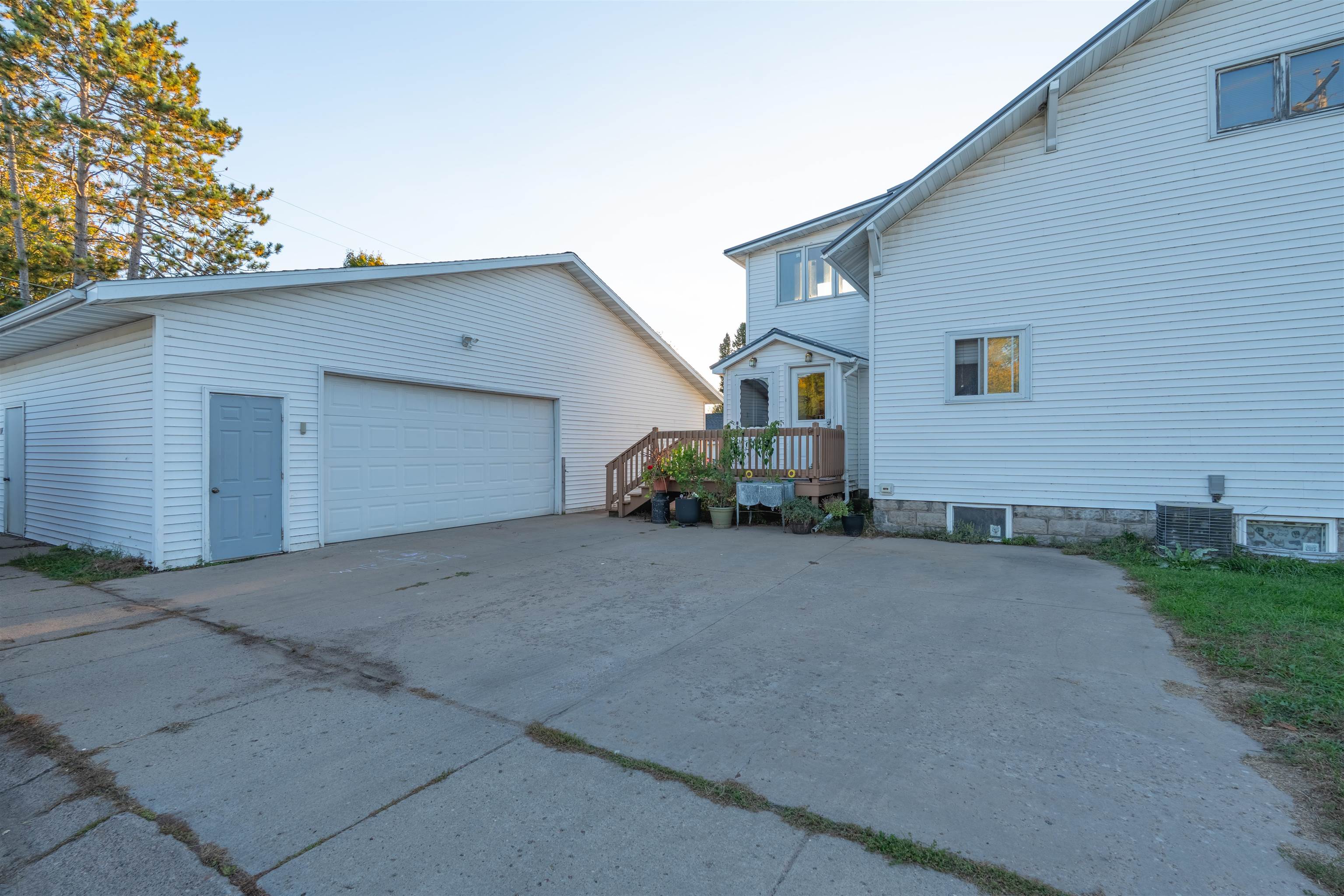 601 Division Street Property Photo 5