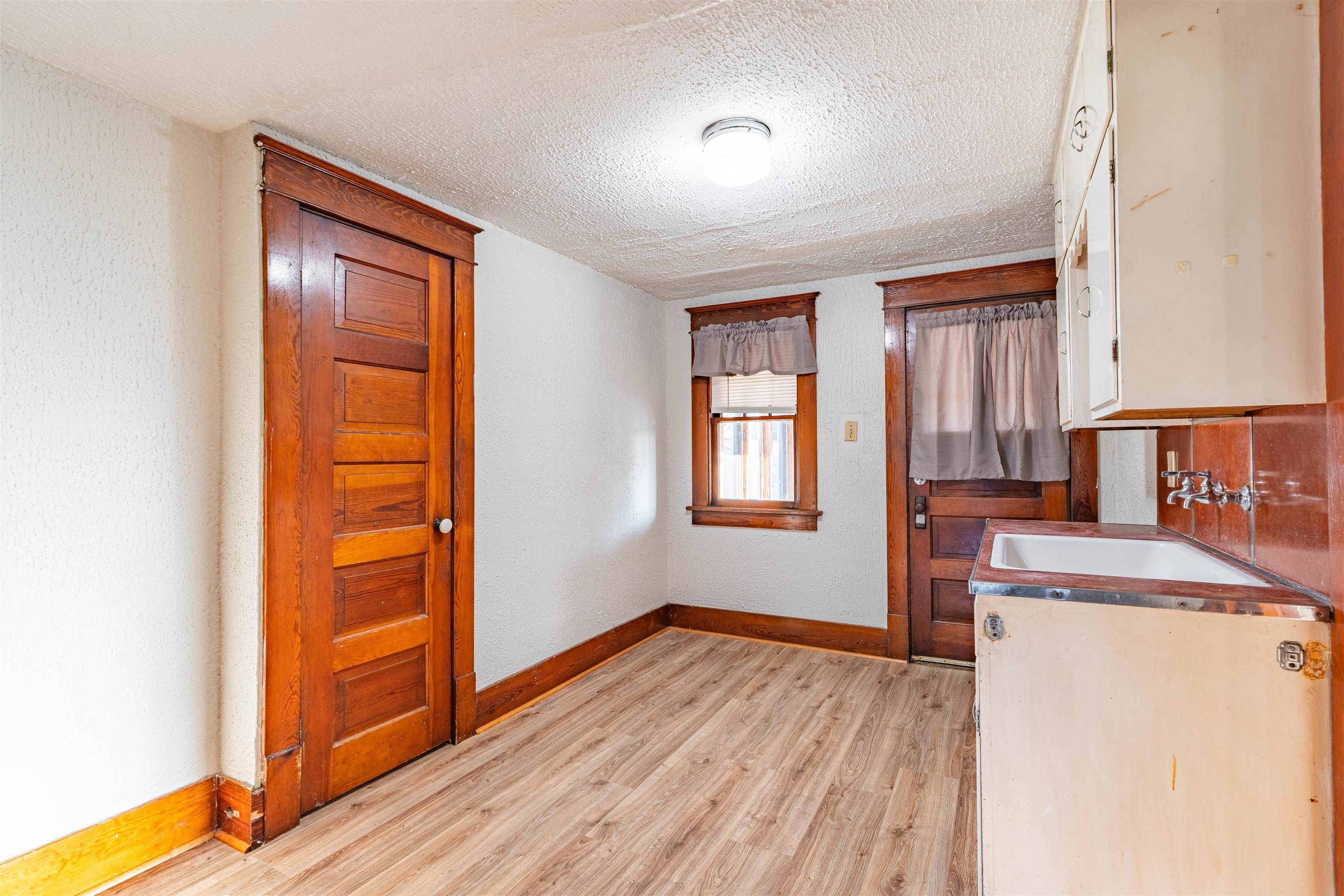 601 Division Street Property Photo 32