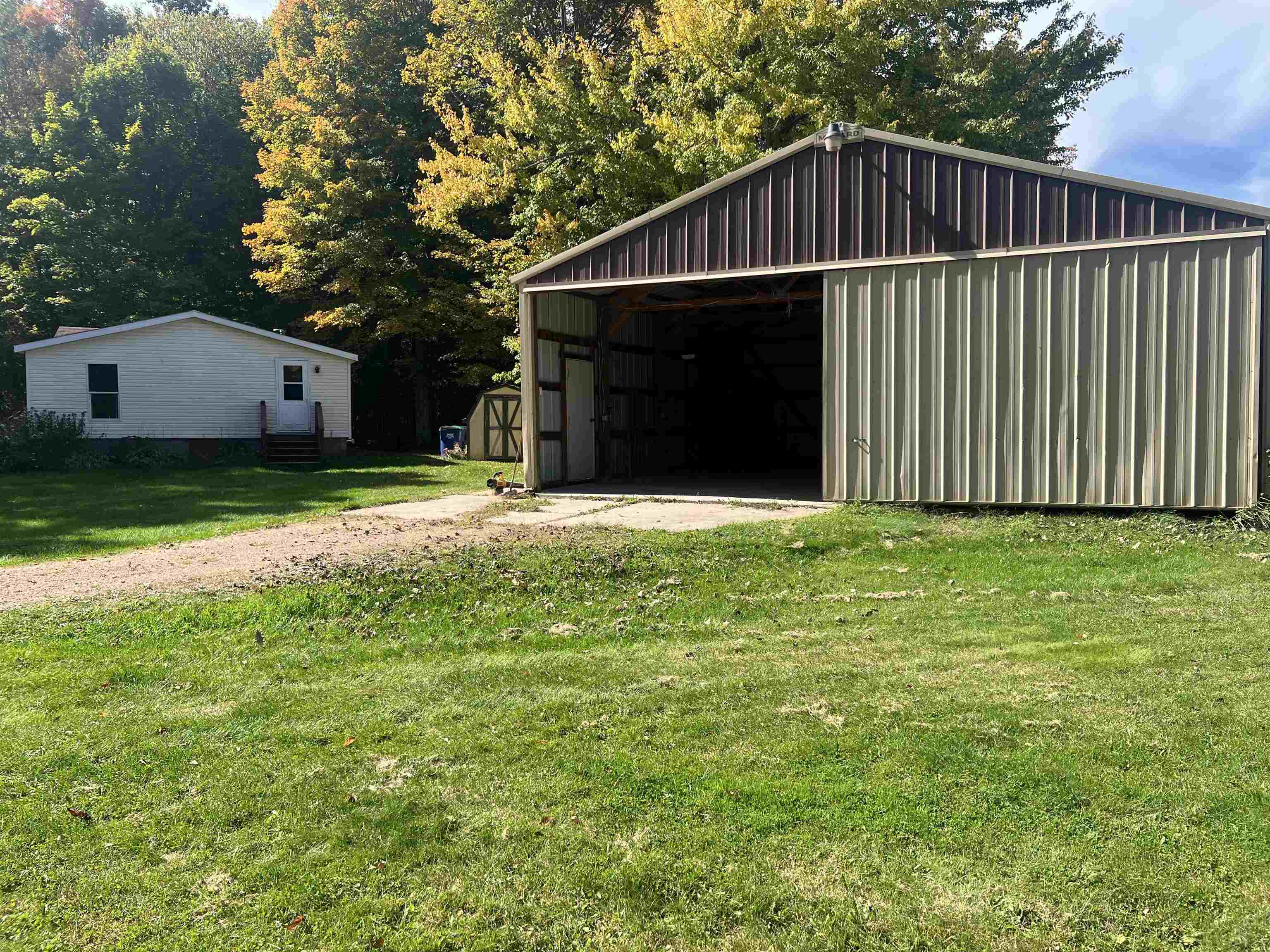 237308 Trappers Lane Property Photo 3