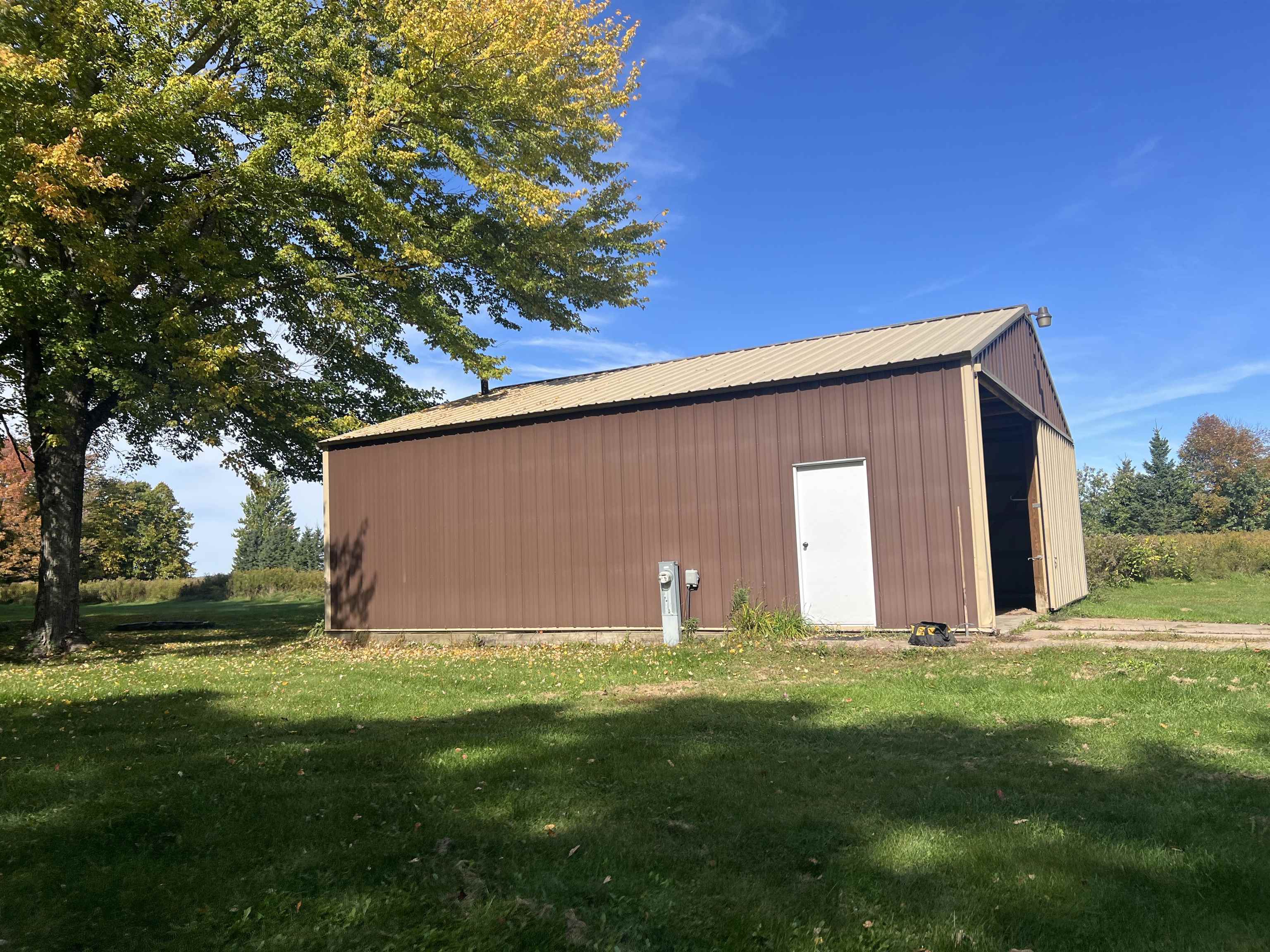 237308 Trappers Lane Property Photo 4
