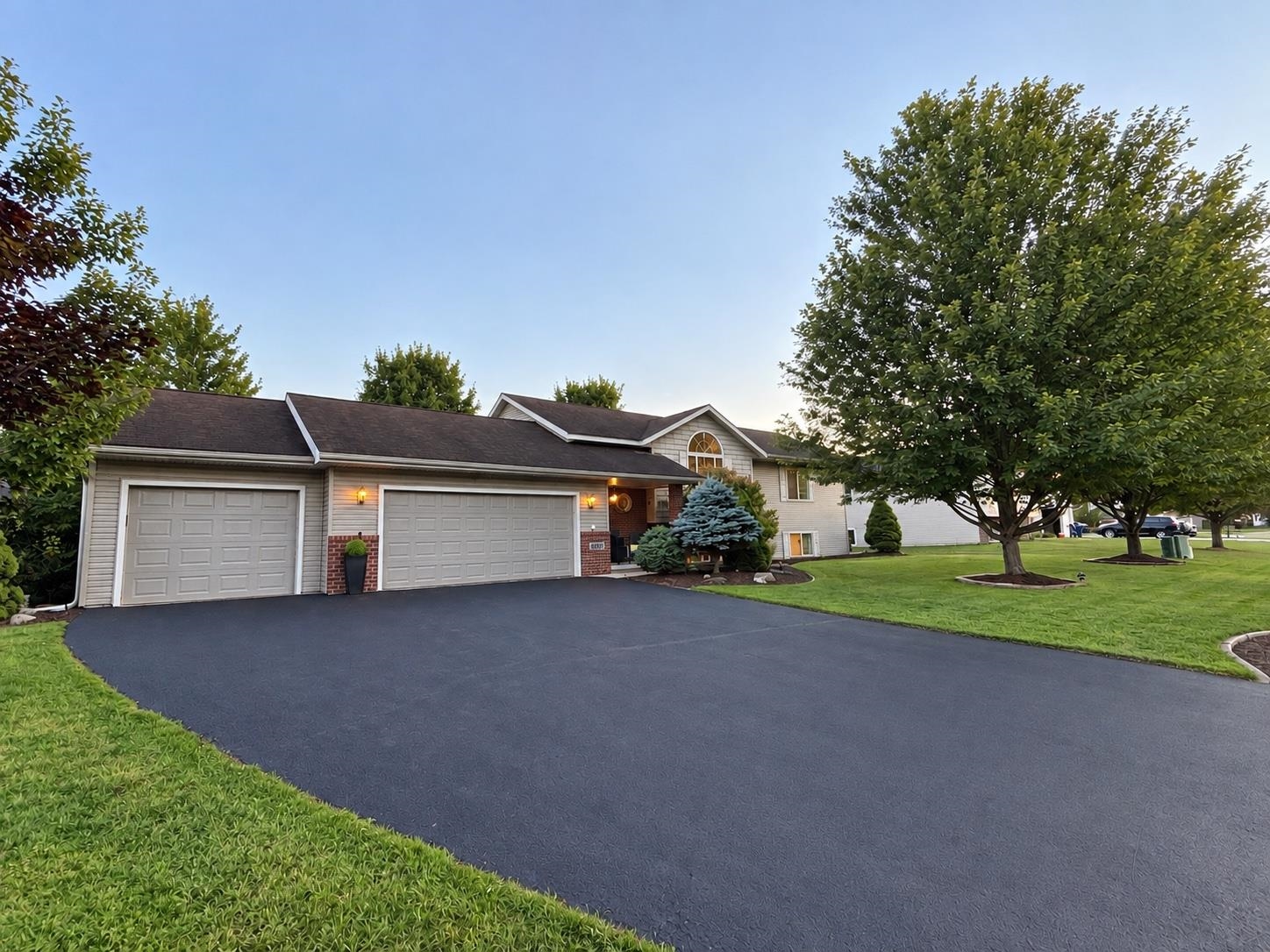 5803 Rippling Creek Drive Property Photo 1
