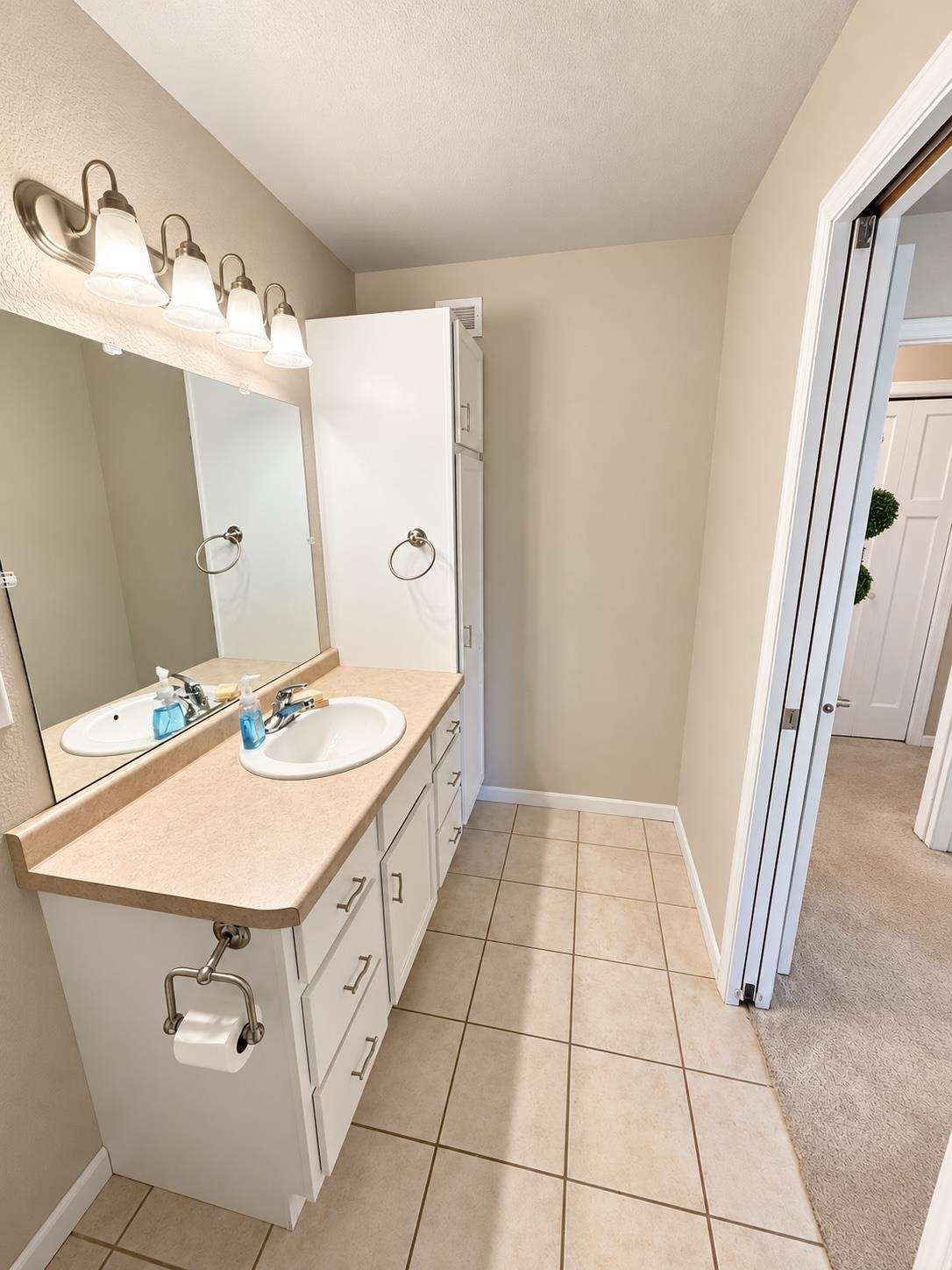 5803 Rippling Creek Drive Property Photo 10