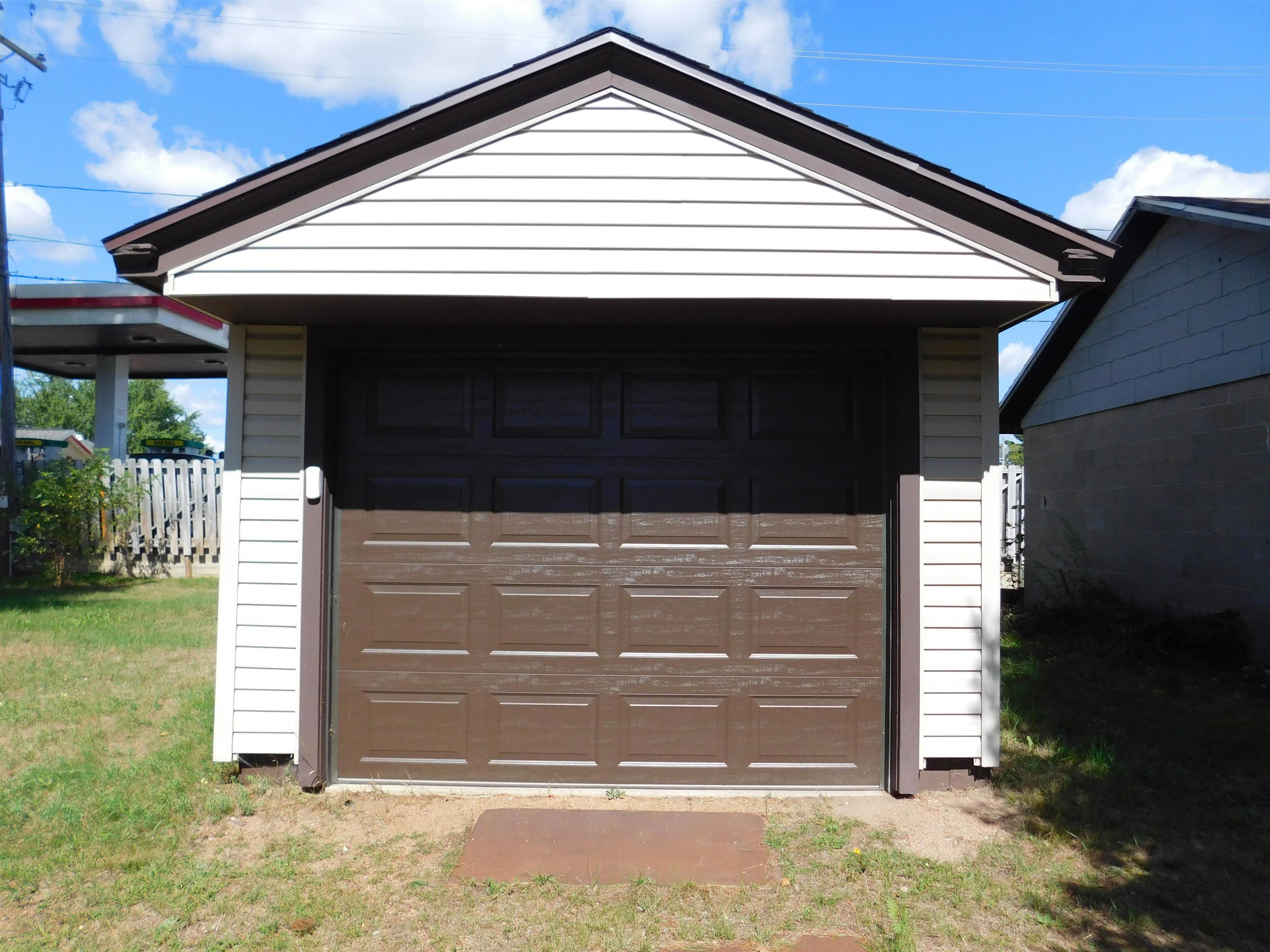 2306 River Street Property Photo 2