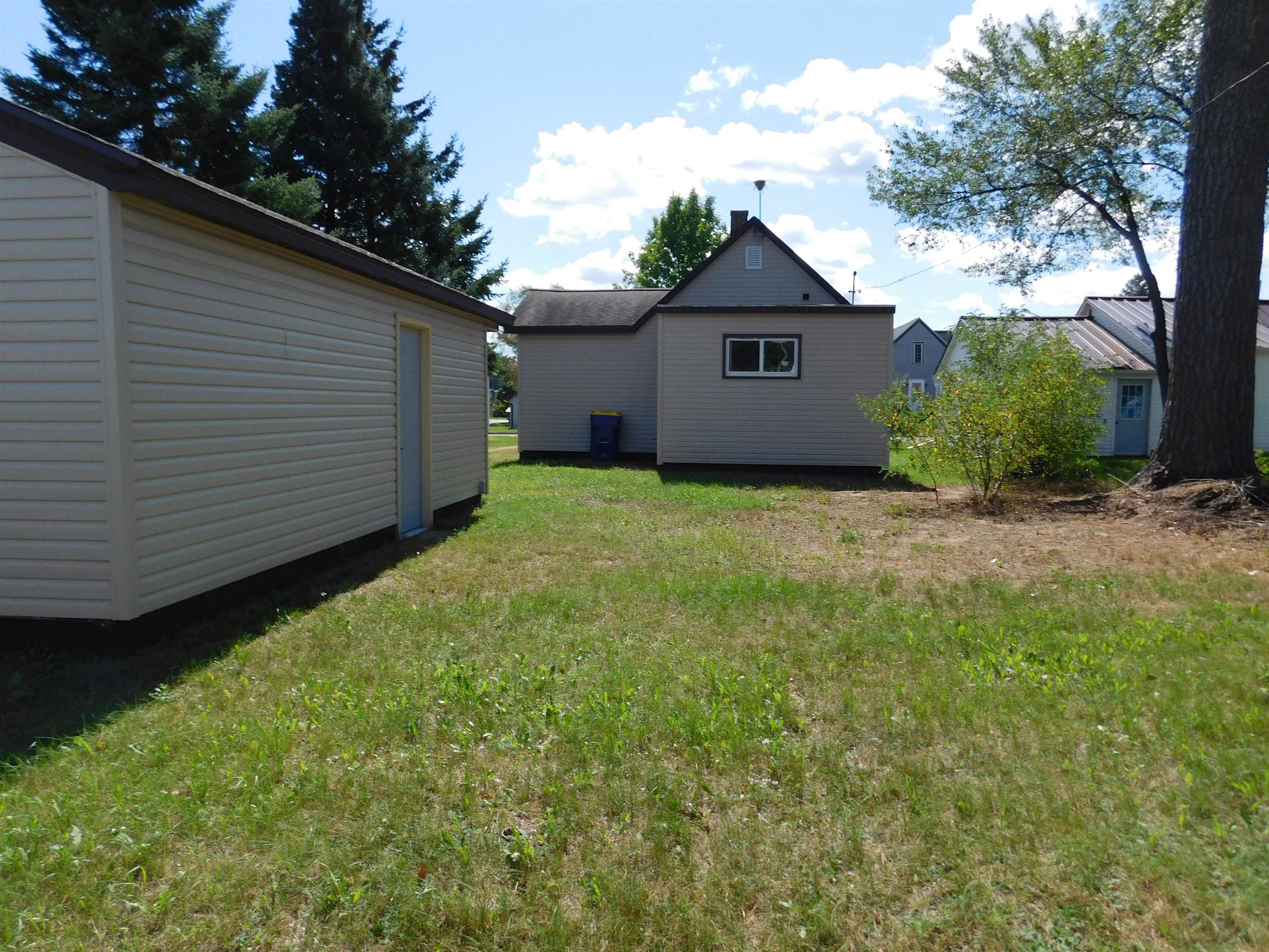 2306 River Street Property Photo 3
