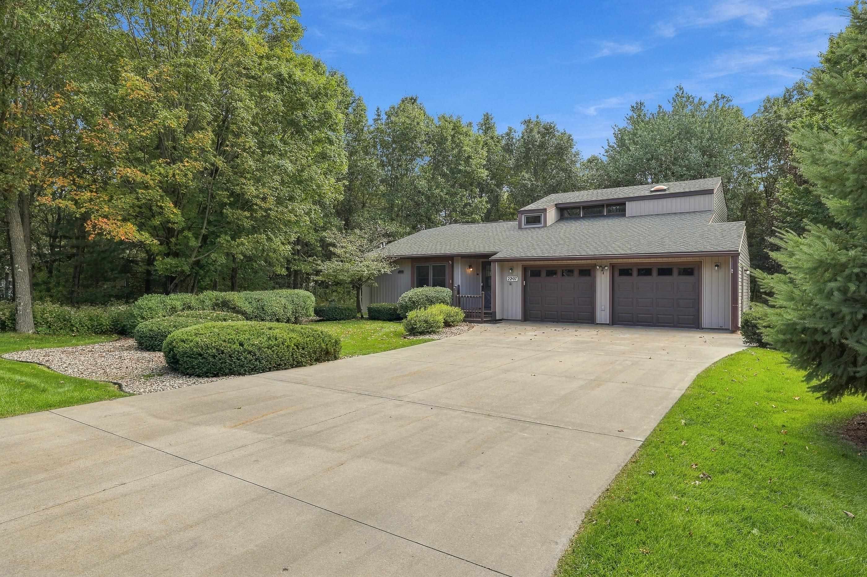 2207 Plover Springs Drive Property Photo 2