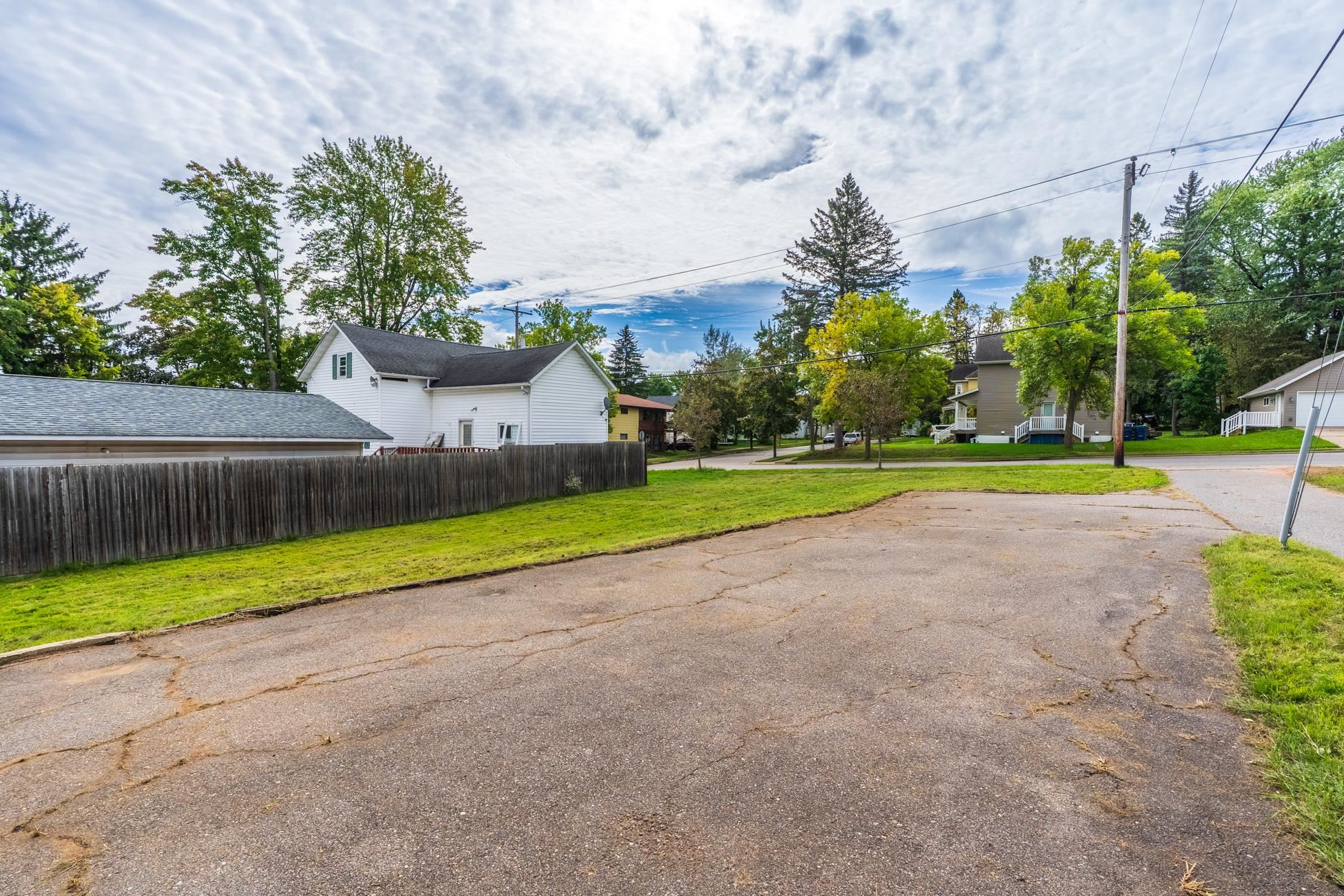 506 Elm Street Property Photo 10