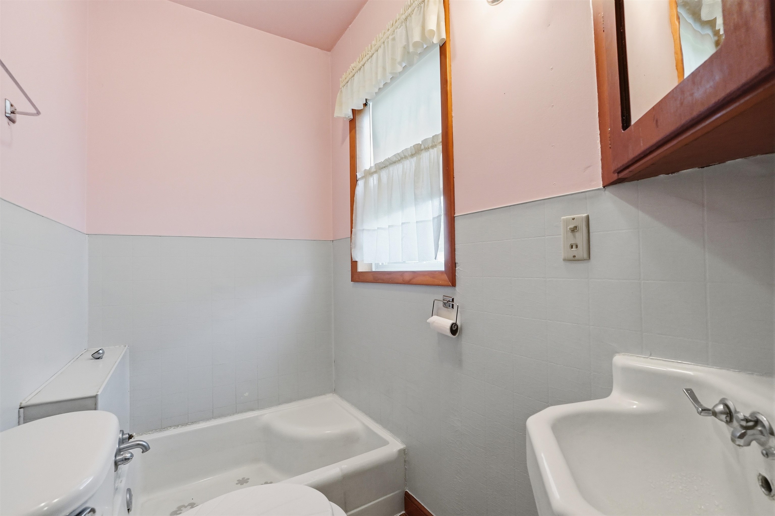 710 E South Street Property Photo 6