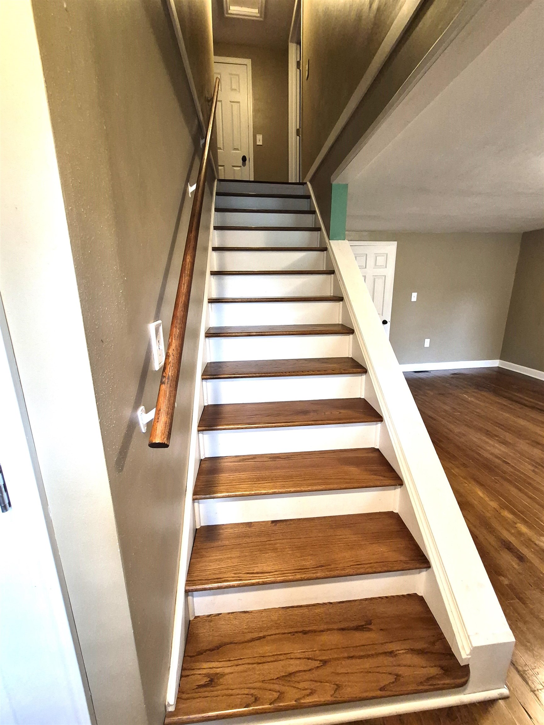 1008 S Clark Avenue Property Photo 2