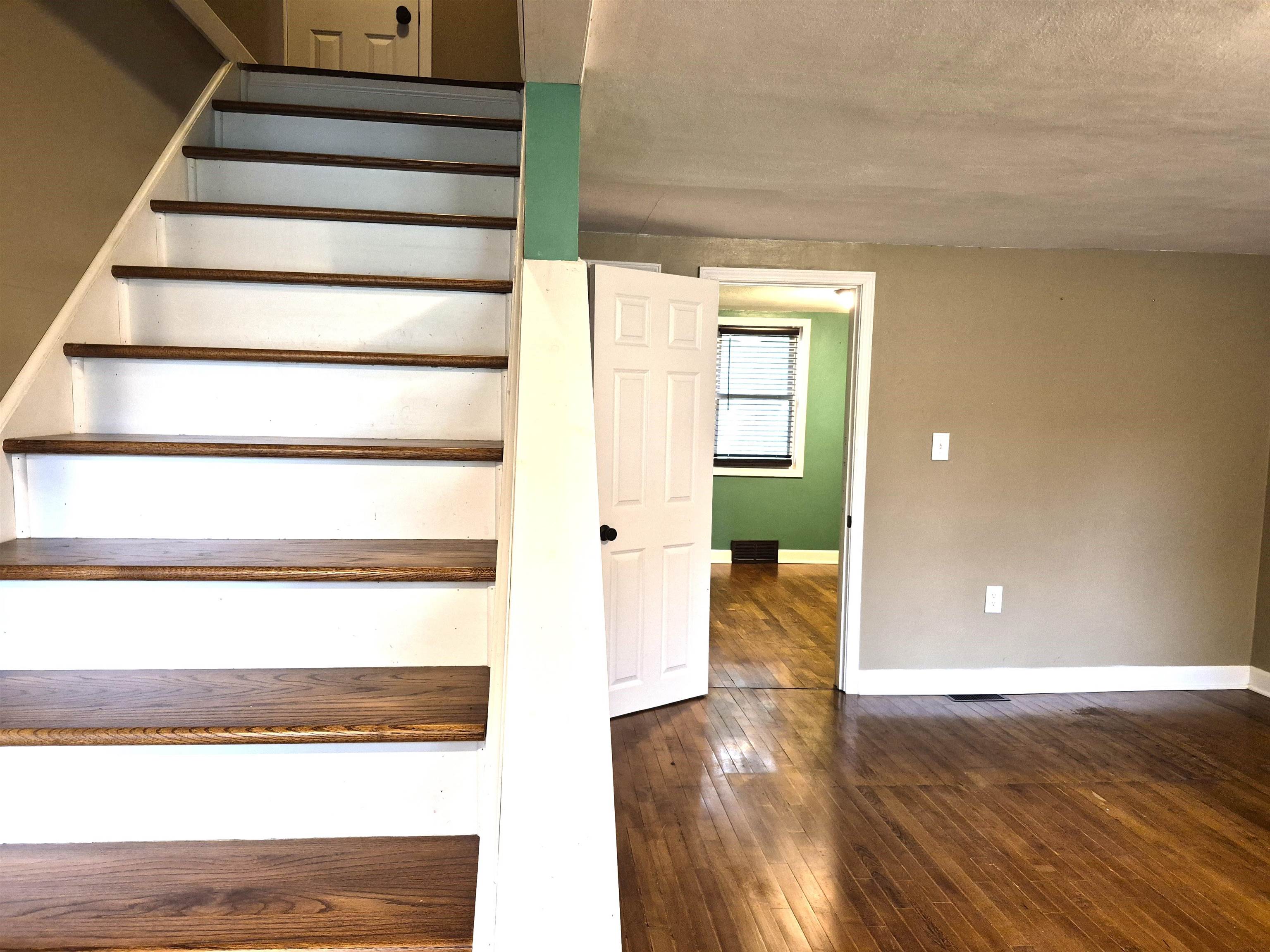 1008 S Clark Avenue Property Photo 5