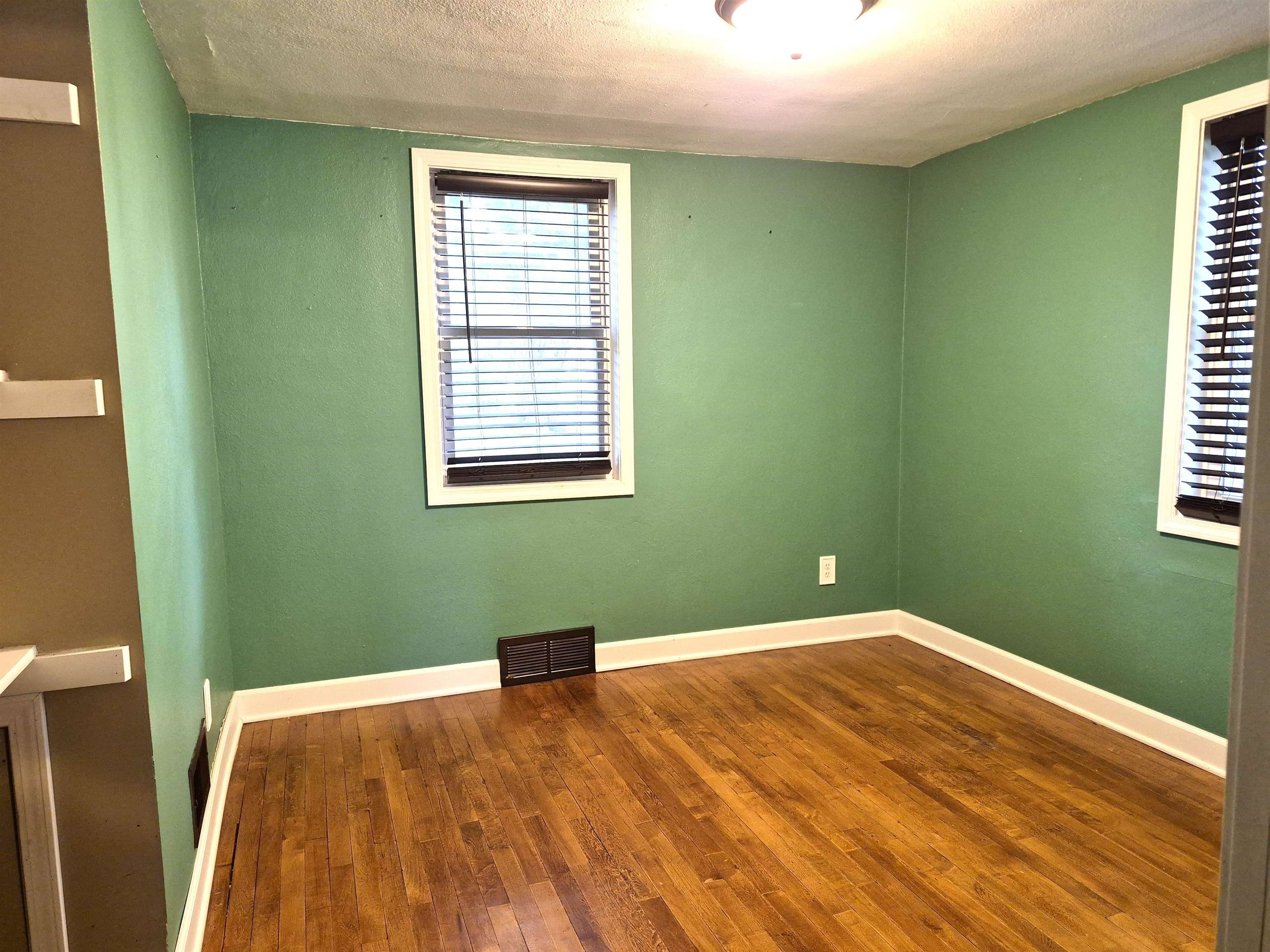 1008 S Clark Avenue Property Photo 6